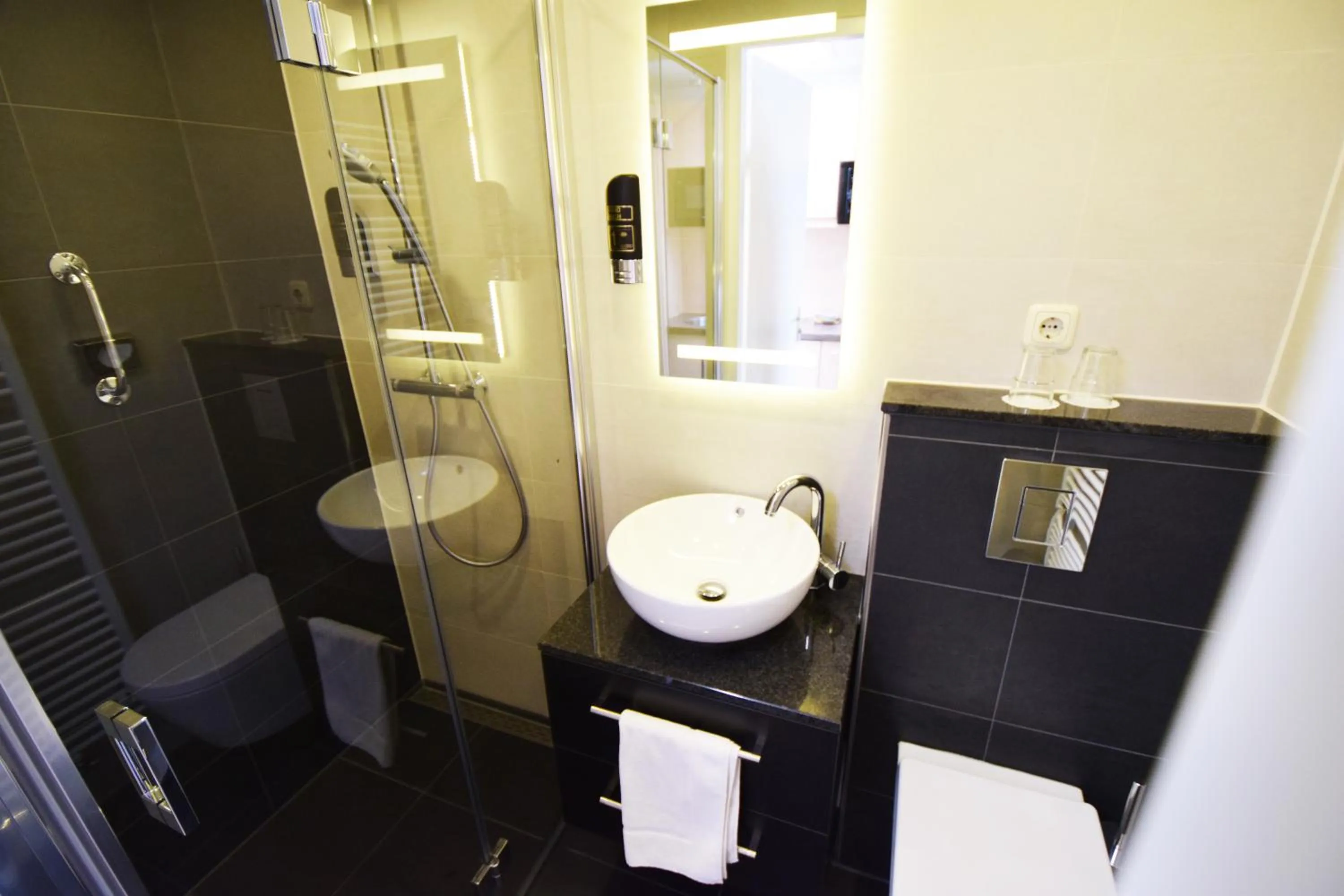 Bathroom in Hotel Noordzee