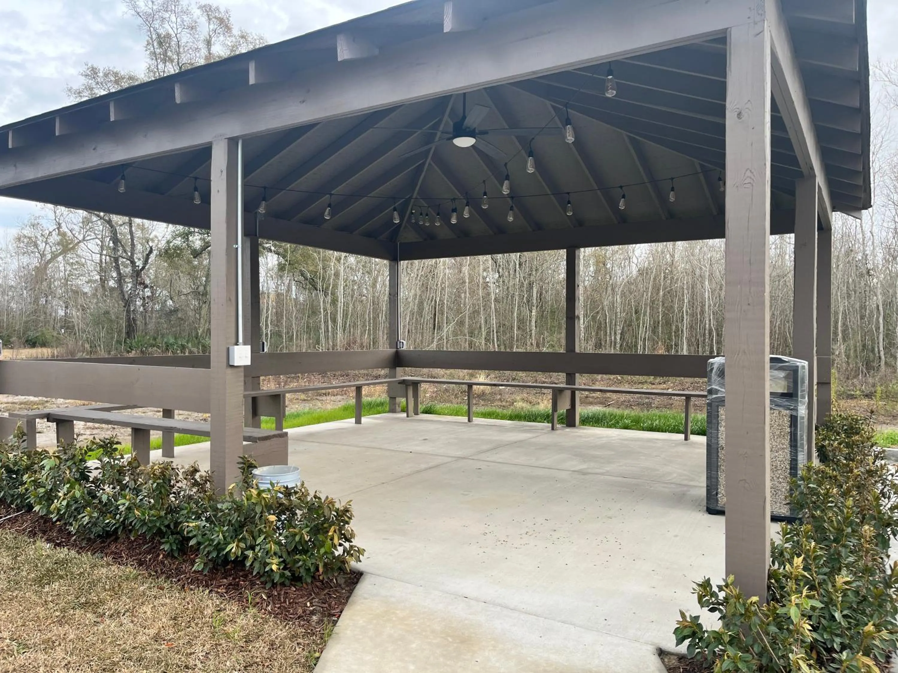 Garden view in Motel 6 Gonzales, LA Baton Rouge Geismar Prairieville I 10