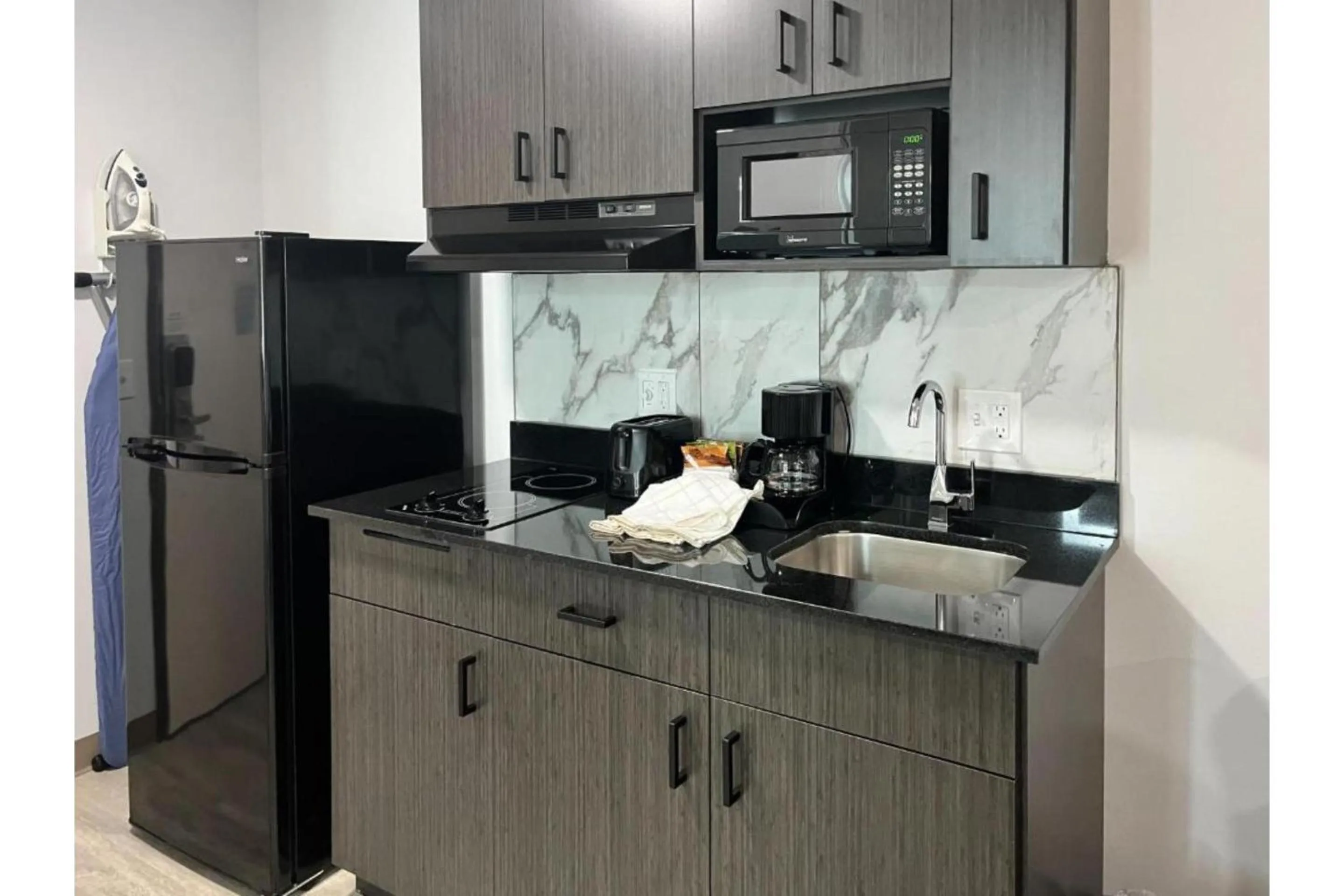 kitchen in Motel 6 Gonzales, LA Baton Rouge Geismar Prairieville I 10