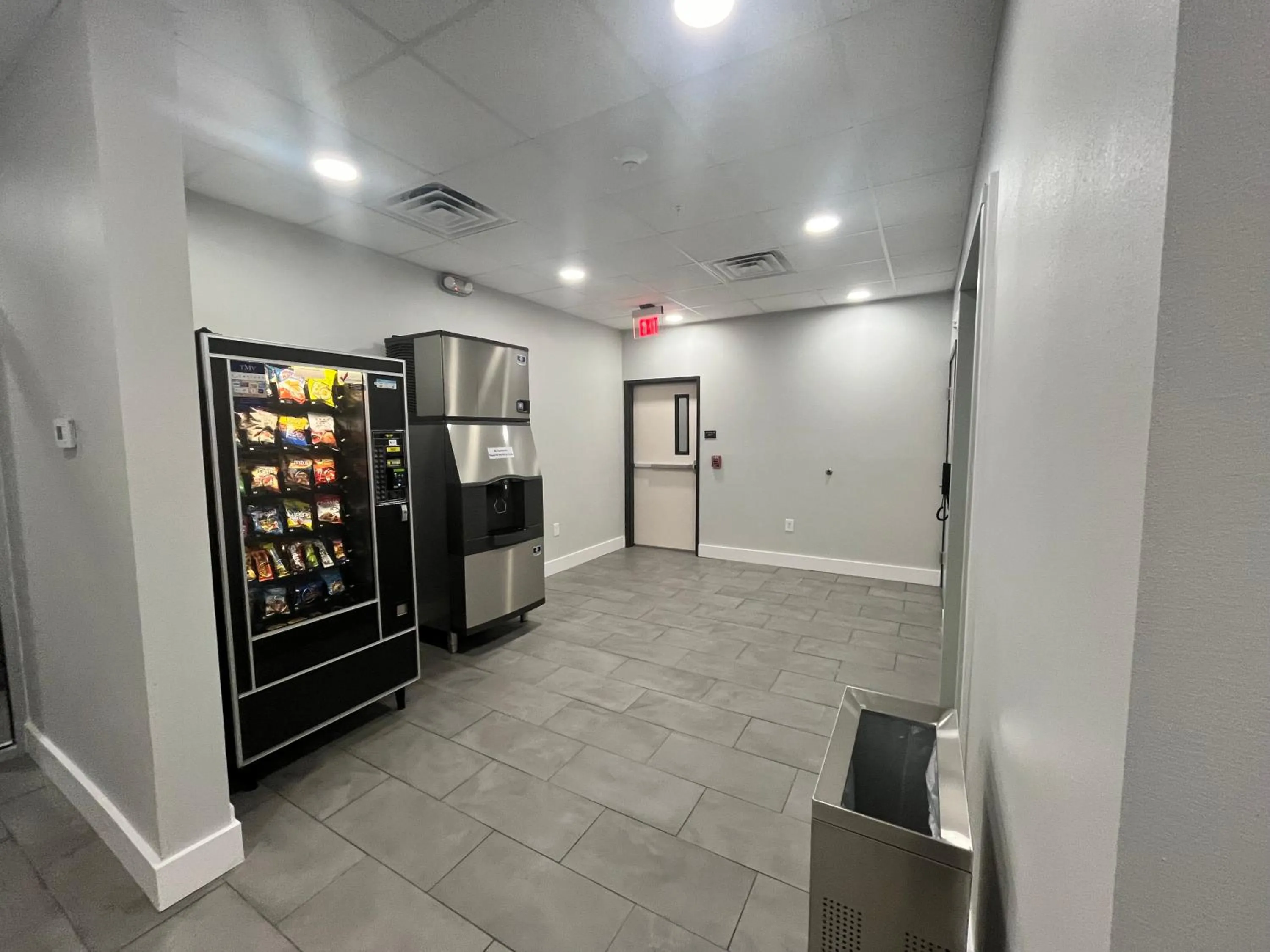 vending machine in Motel 6 Gonzales, LA Baton Rouge Geismar Prairieville I 10