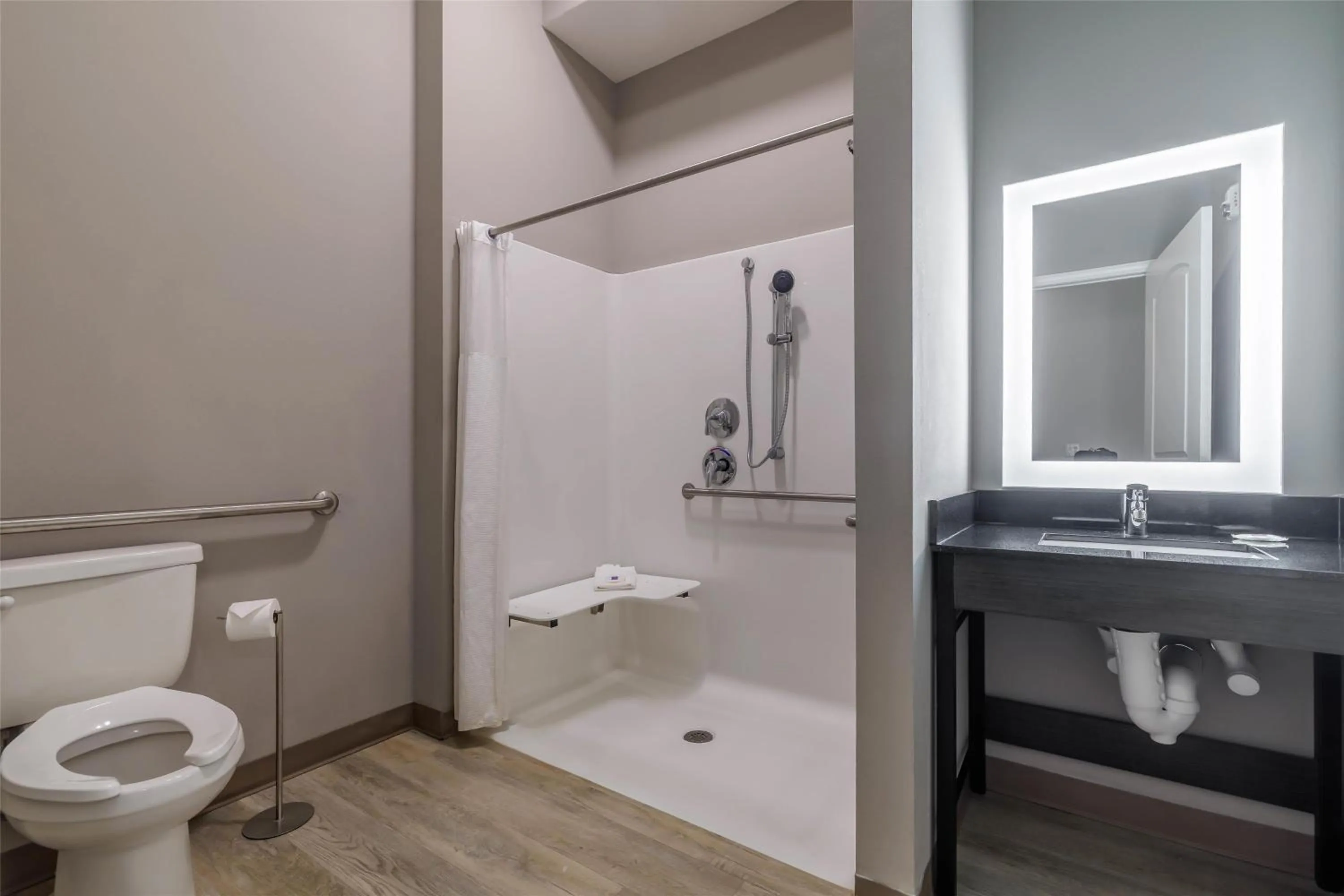 Bedroom in Studio 6 Gonzales, LA Baton Rouge Geismar Prairieville I 10