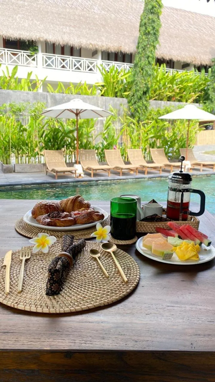 Breakfast in Kayu Village