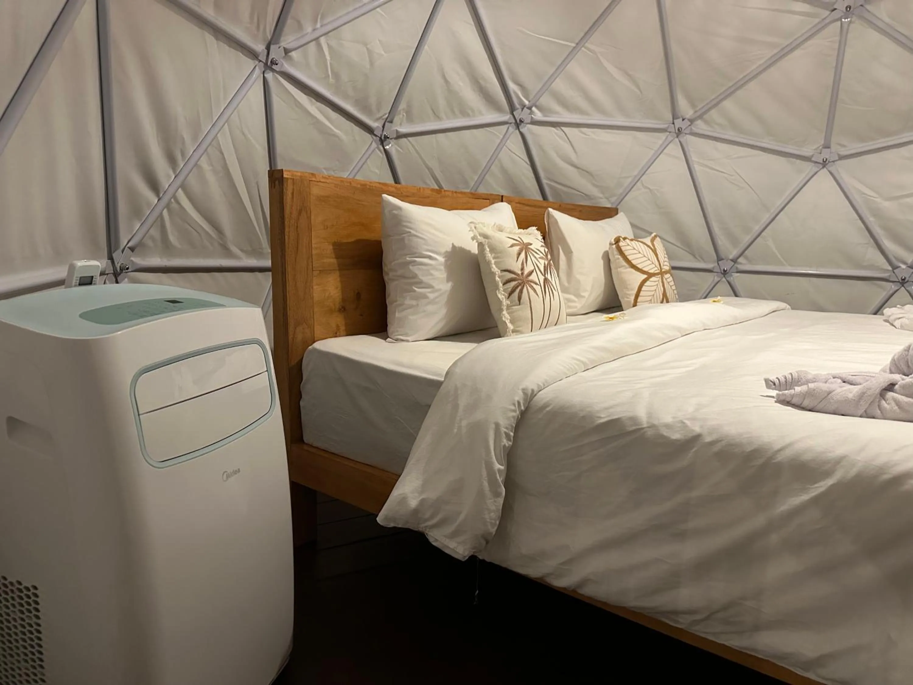 Photo of the whole room, Bed in Glamping @ Pebbles & Fins