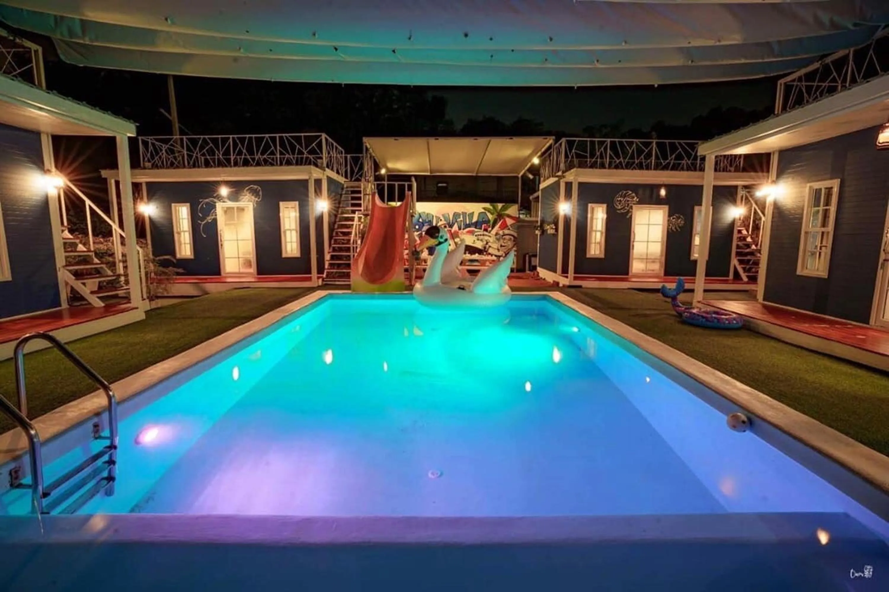 Swimming pool in Bluvilla Sattahip