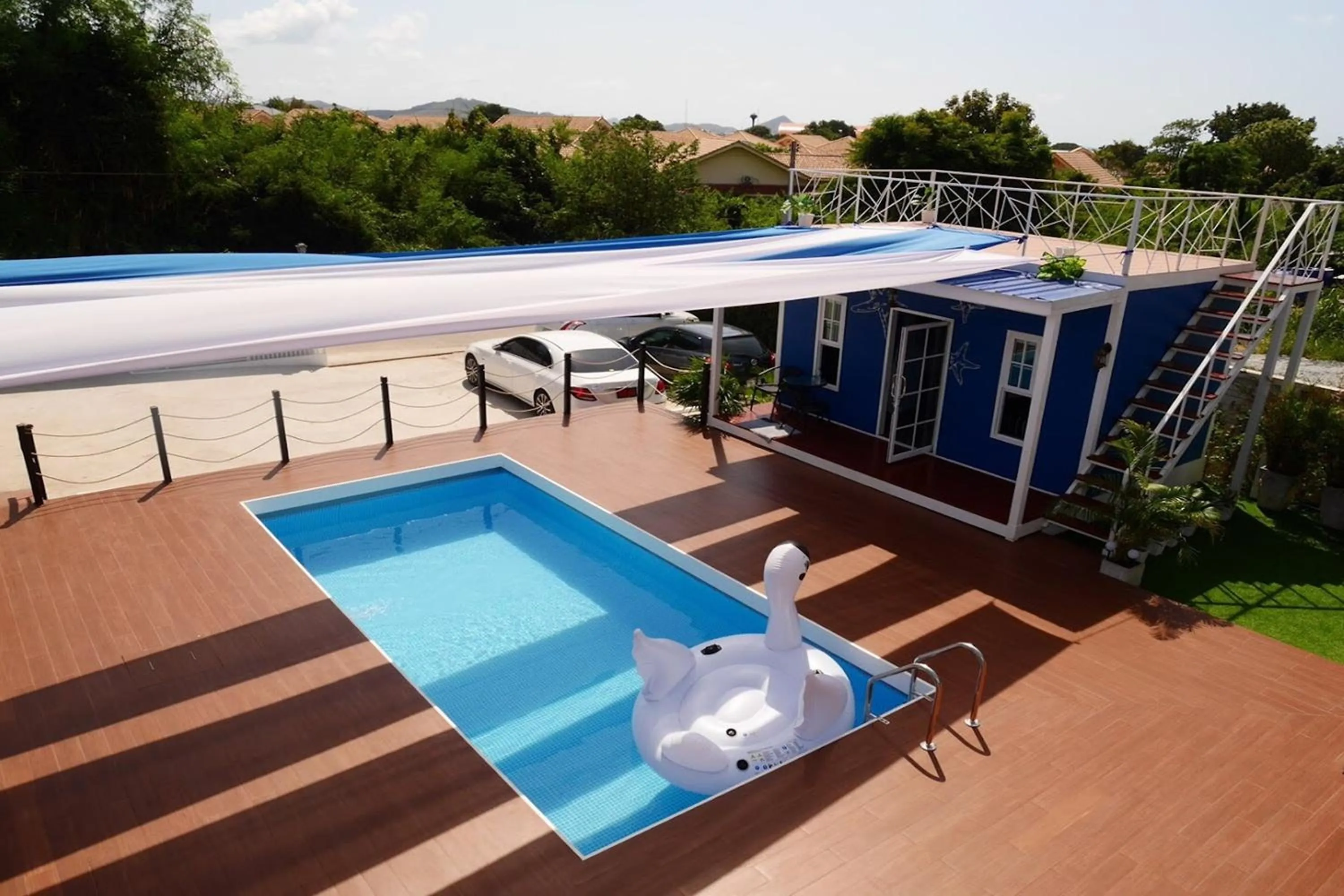 Swimming pool in Bluvilla Sattahip