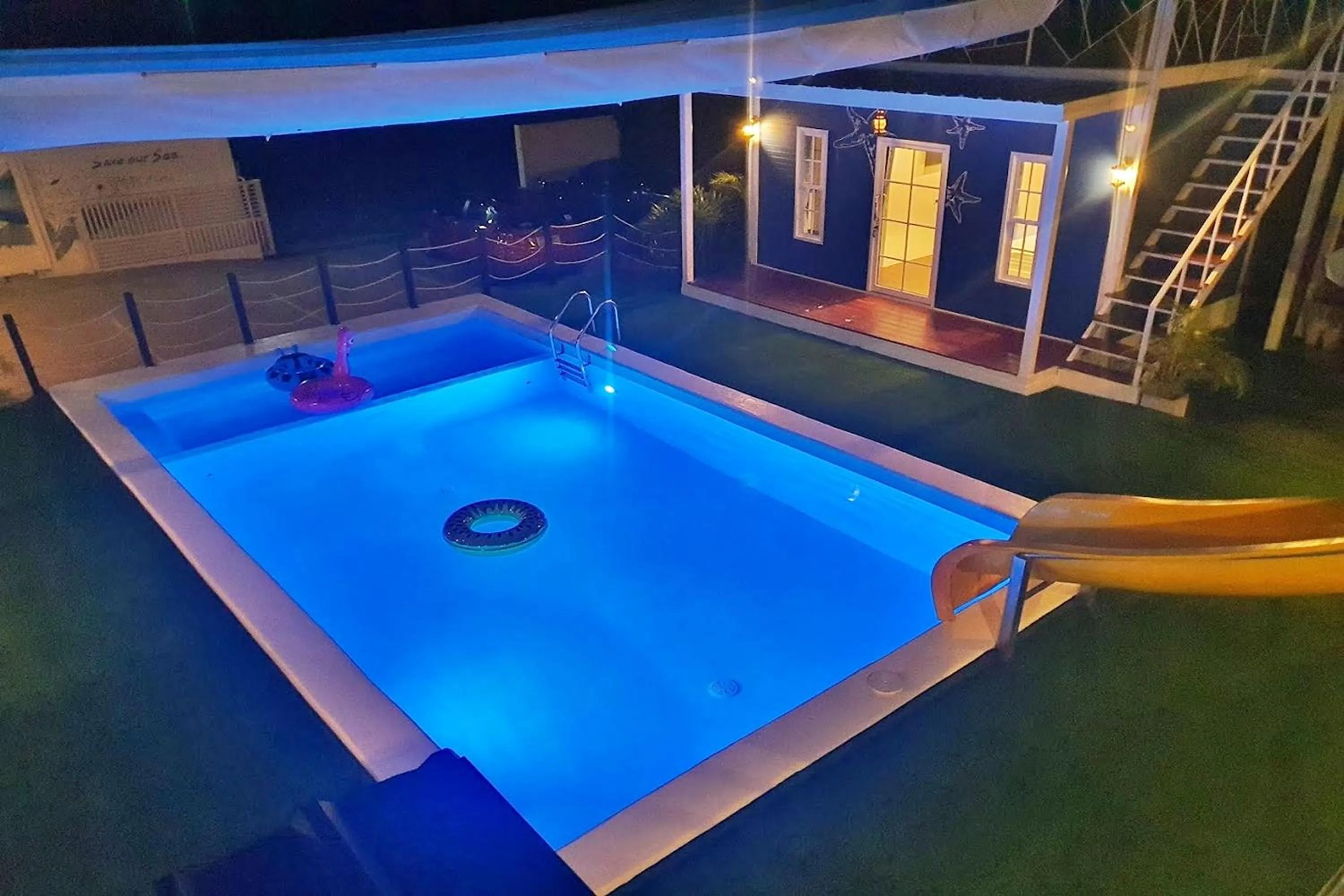 Swimming pool in Bluvilla Sattahip