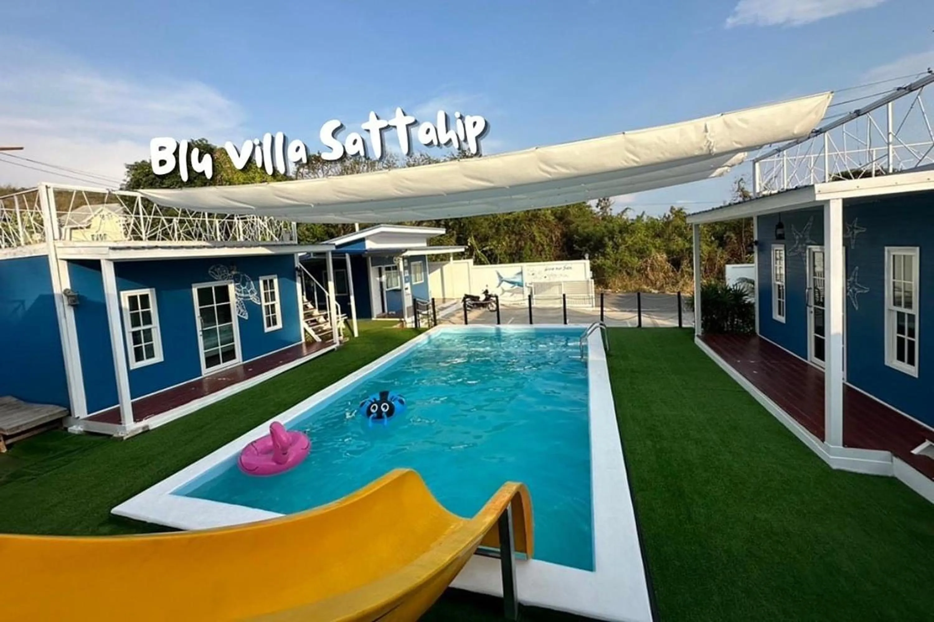 Swimming pool in Bluvilla Sattahip