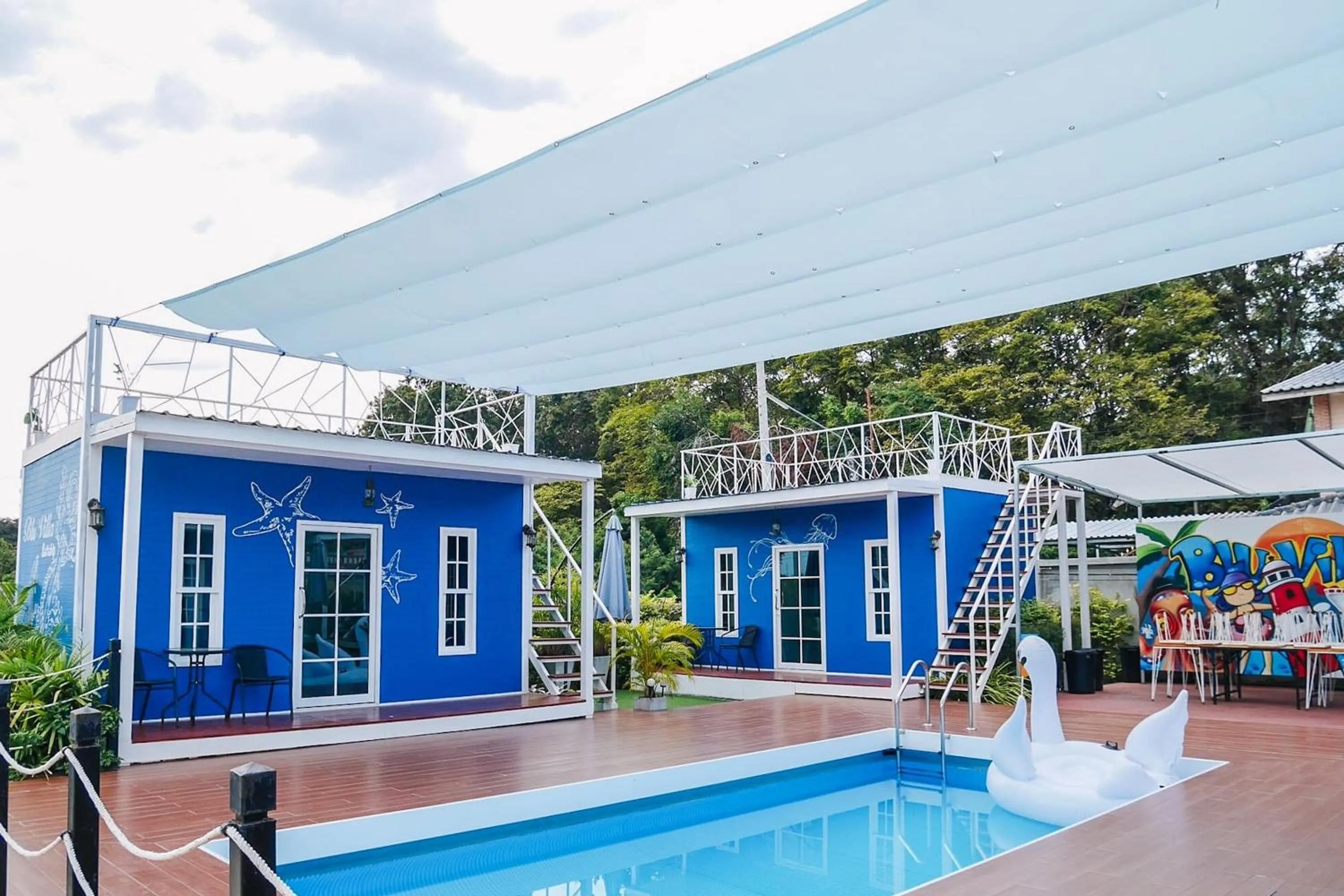 Swimming pool in Bluvilla Sattahip