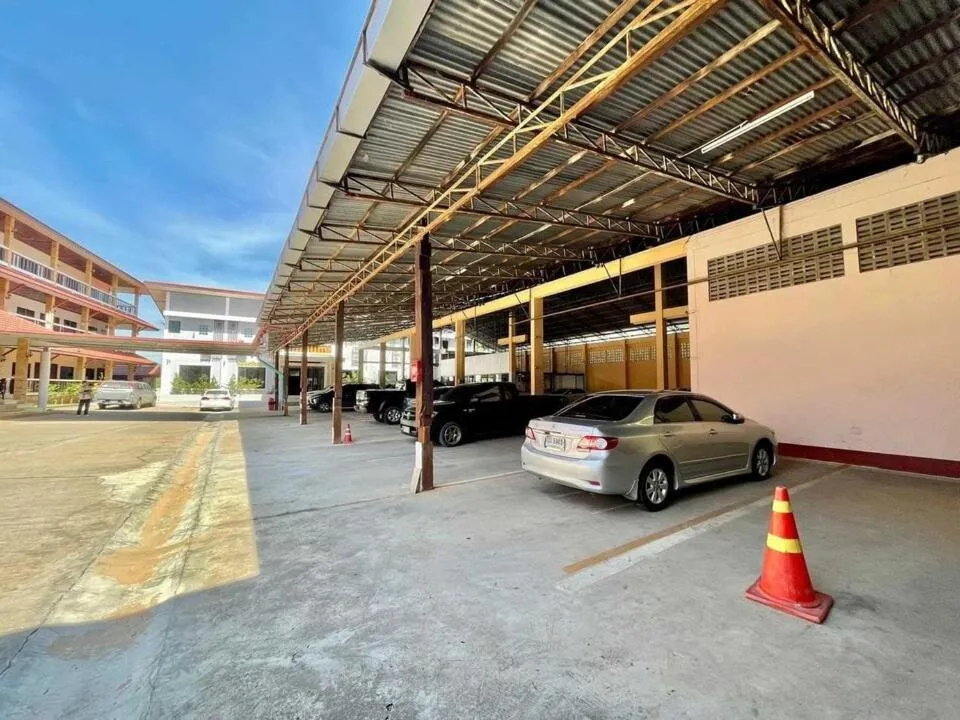 Facade/entrance in Nakarin Hotel