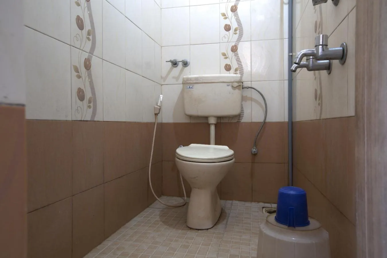 Bathroom in JAYA BHARATHI LODGE