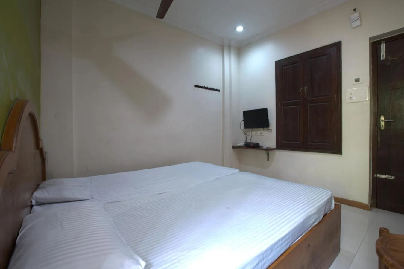 Bedroom in JAYA BHARATHI LODGE