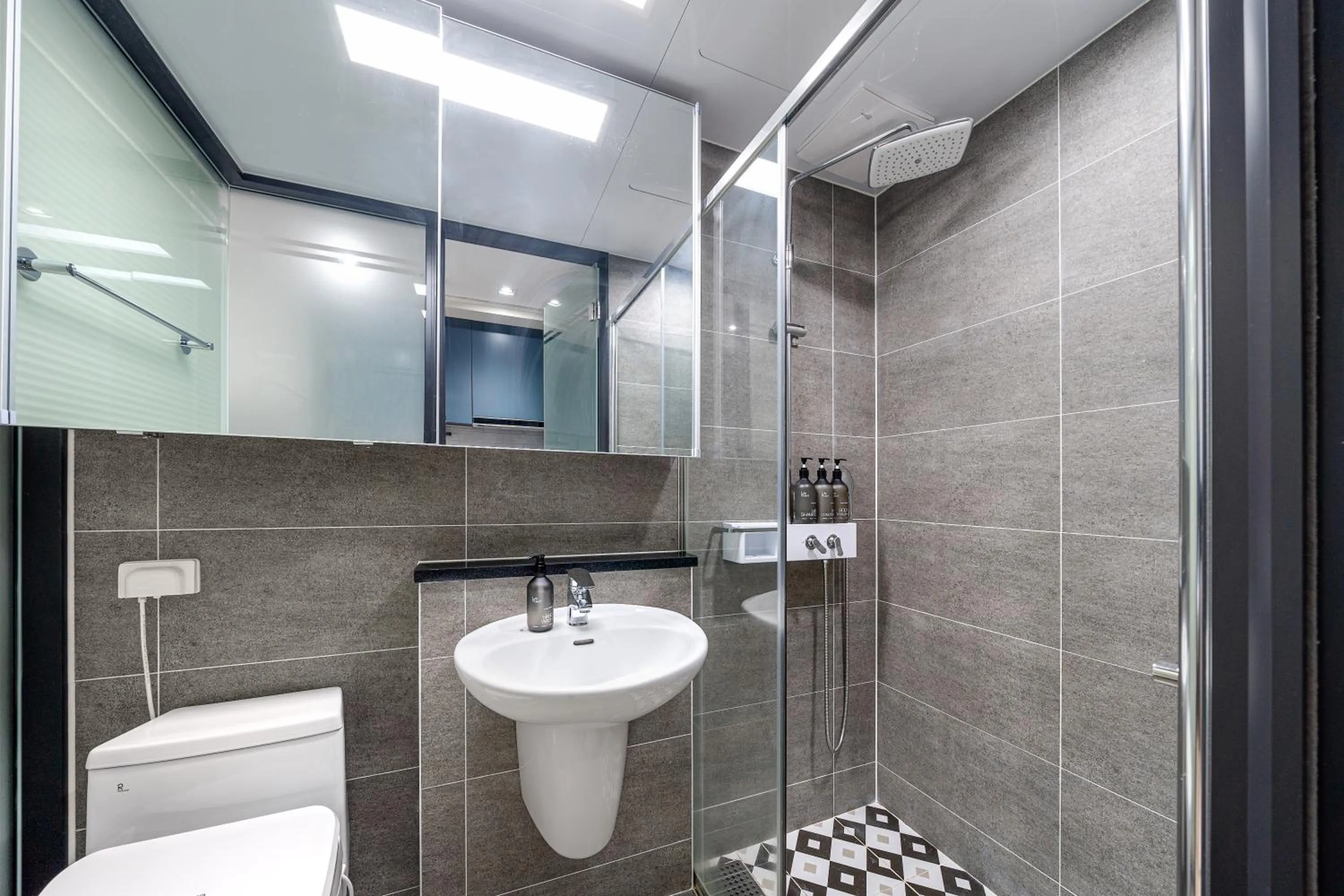 Shower in Urbanstay Sokcho Beach AB