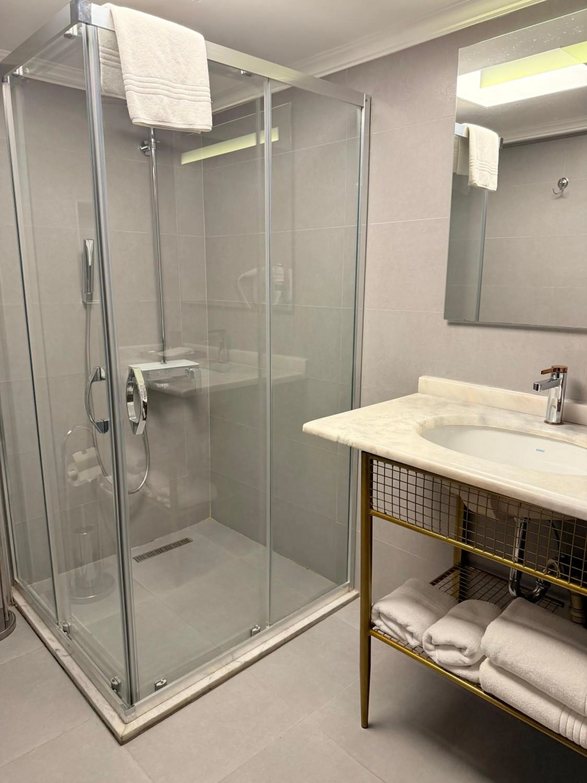 Bathroom in The Yalı Konak Hotel İzmir