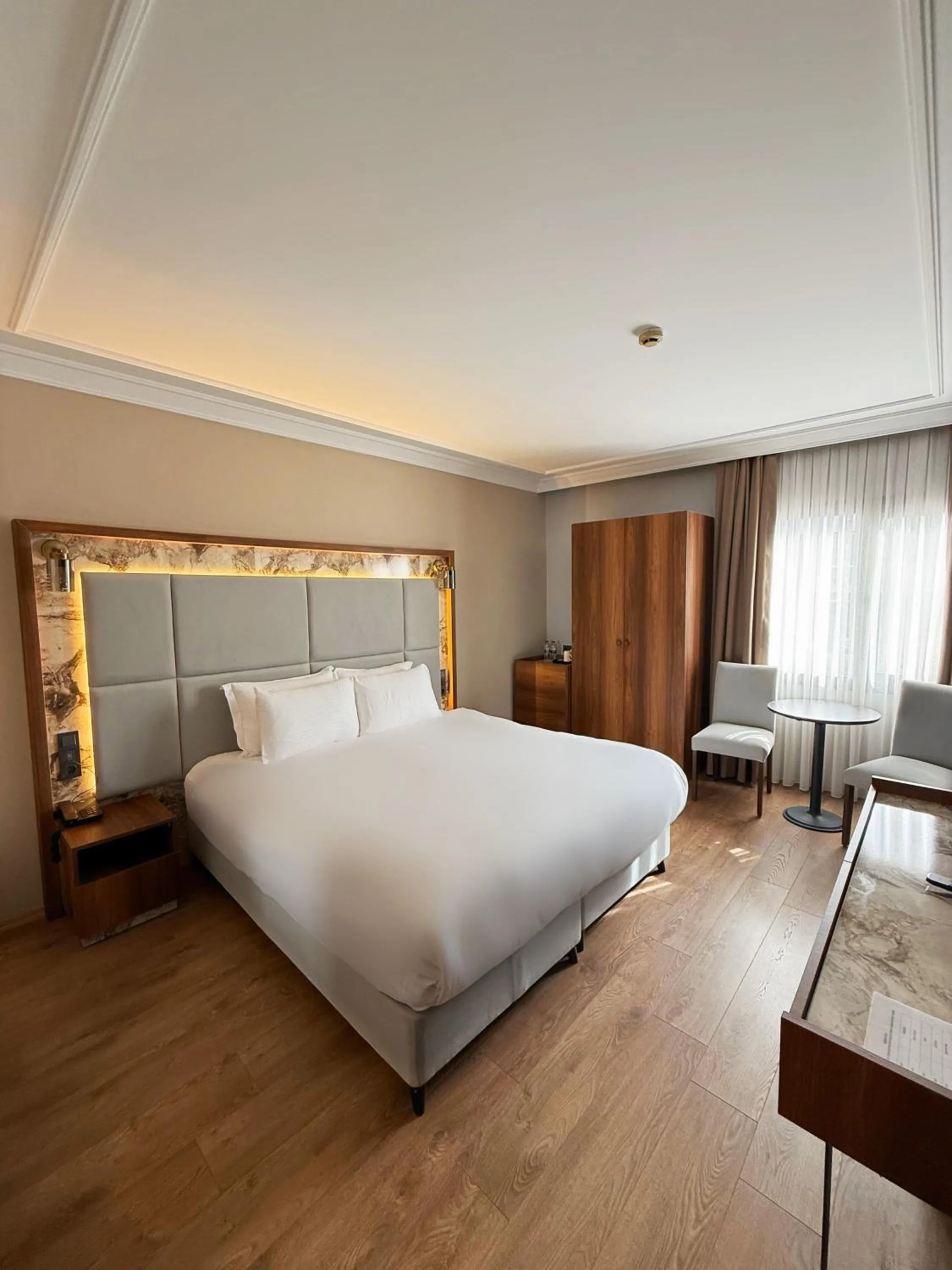 Photo of the whole room, Bed in The Yalı Konak Hotel İzmir