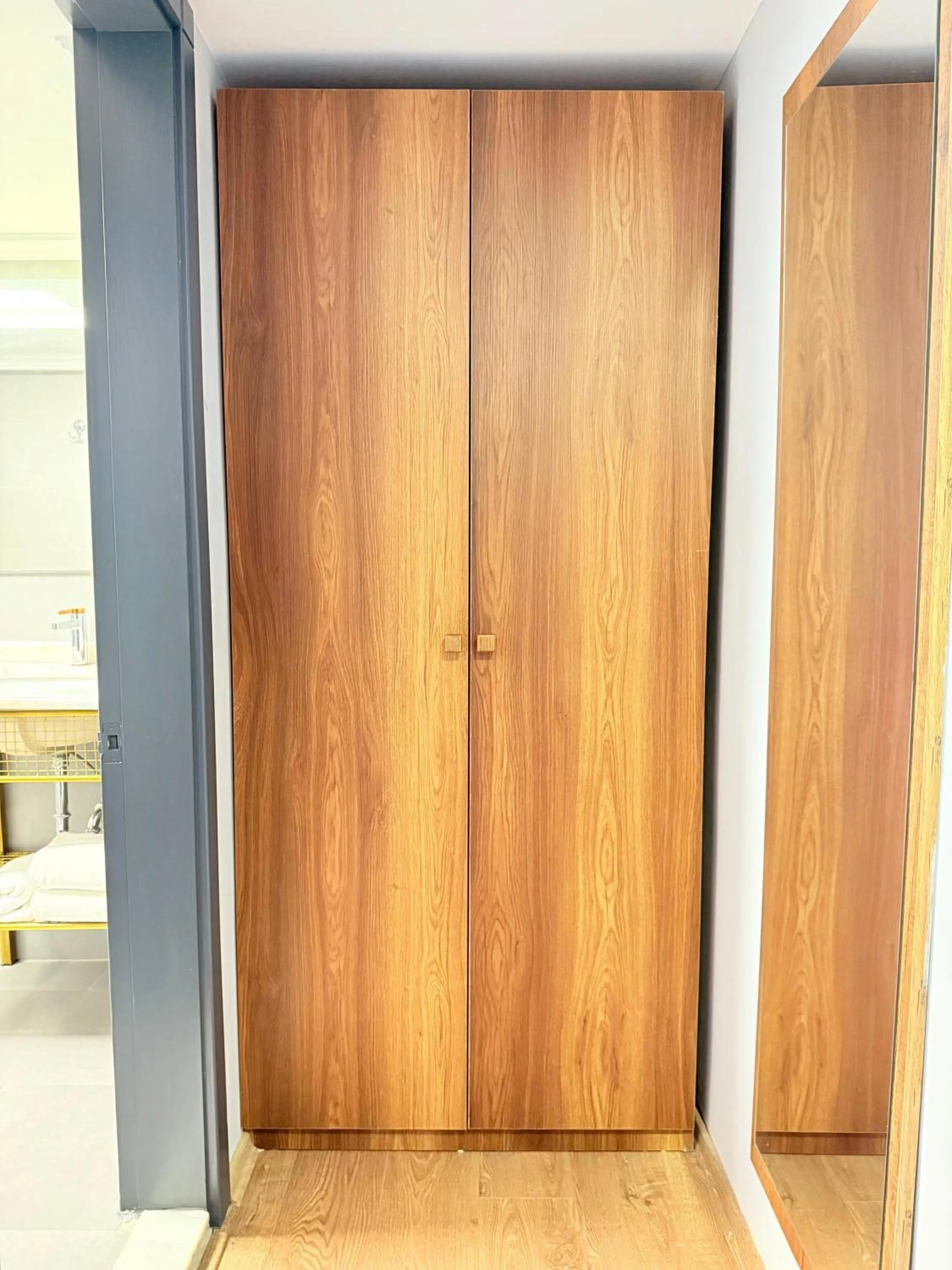 wardrobe in The Yalı Konak Hotel İzmir