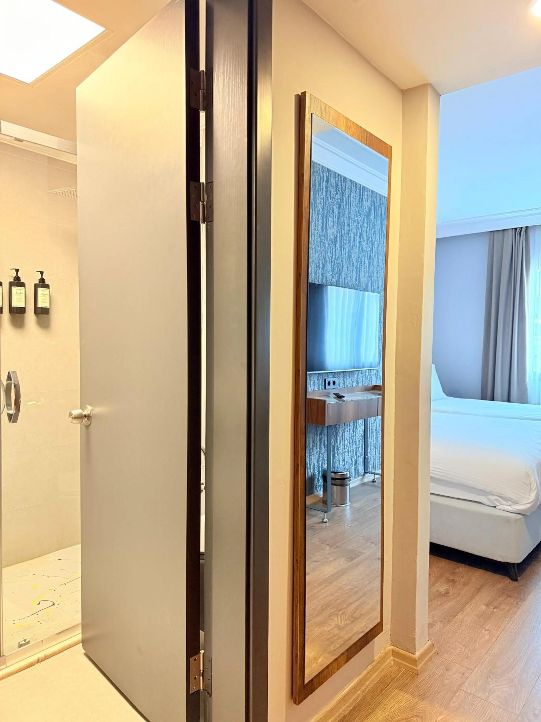 Photo of the whole room, Bed in The Yalı Konak Hotel İzmir