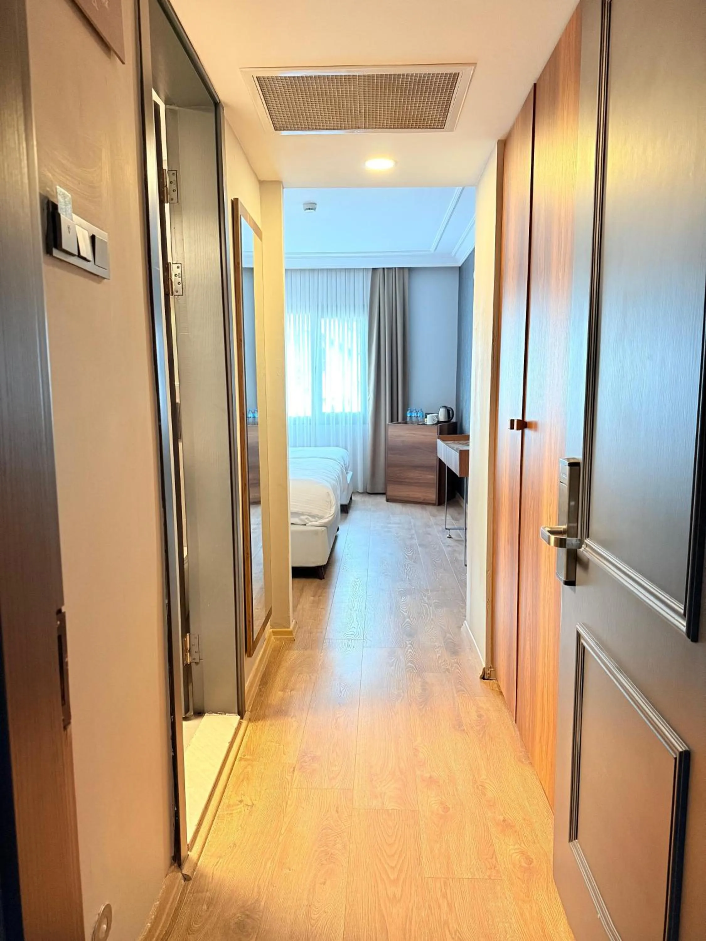 Photo of the whole room, Bed in The Yalı Konak Hotel İzmir