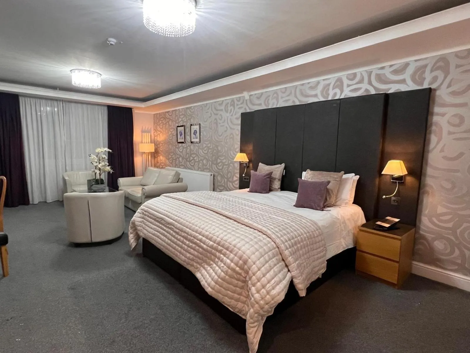 Bedroom, Bed in The Diplomat Hotel Restaurant & Spa