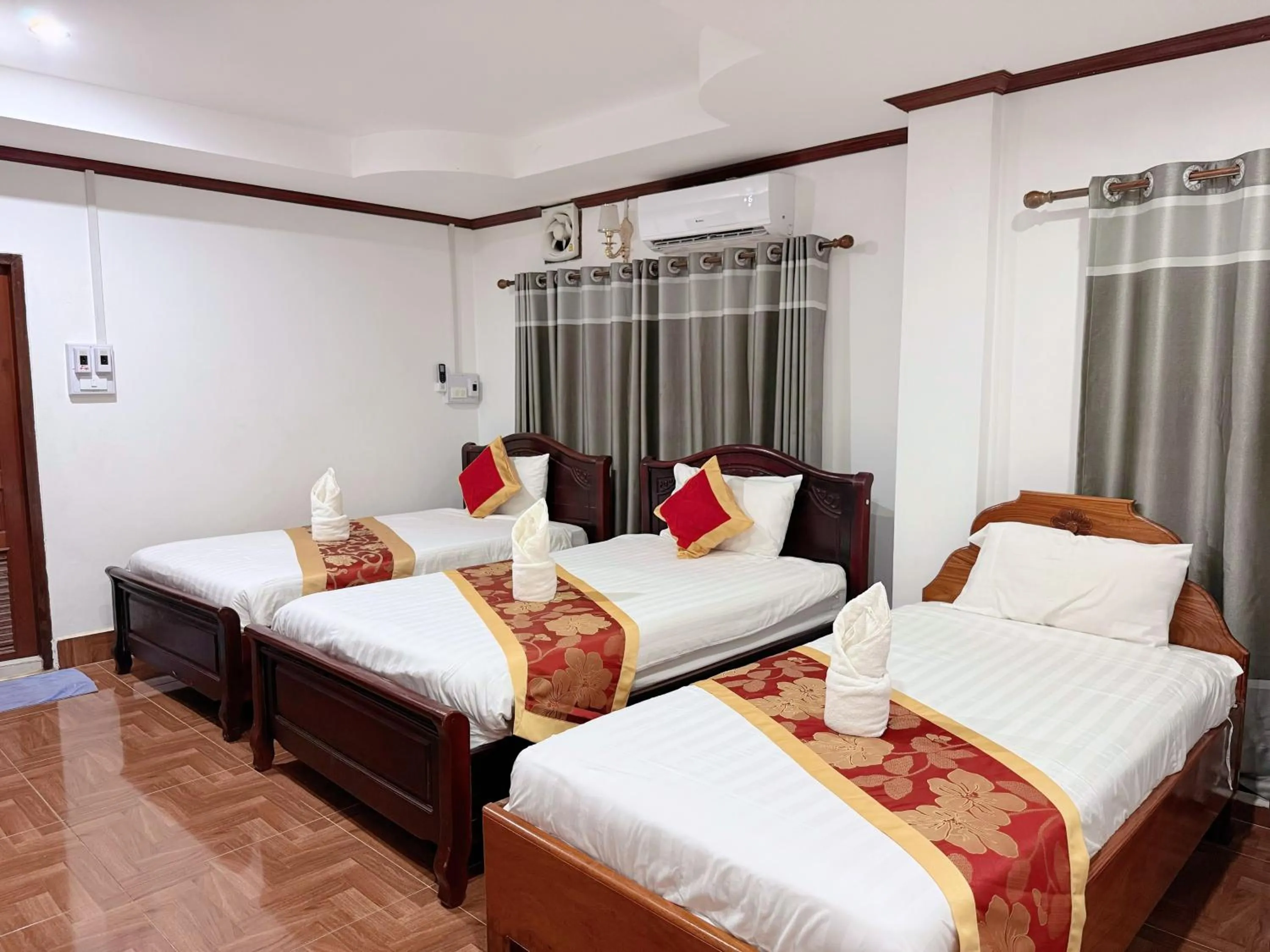 Bed in Vangvieng Sisavang Mountain View Hotel