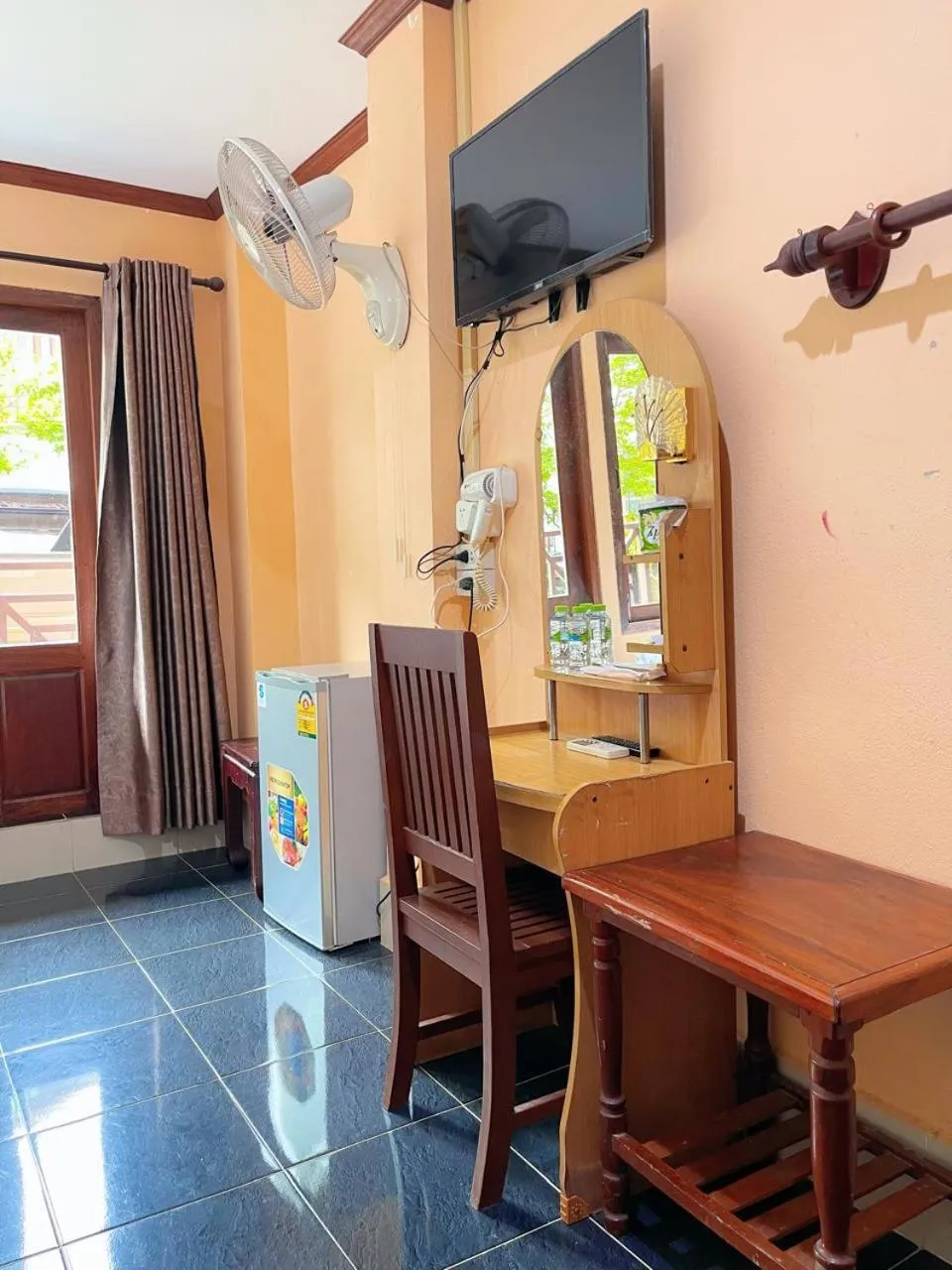 Communal lounge/ TV room in Vangvieng Sisavang Mountain View Hotel