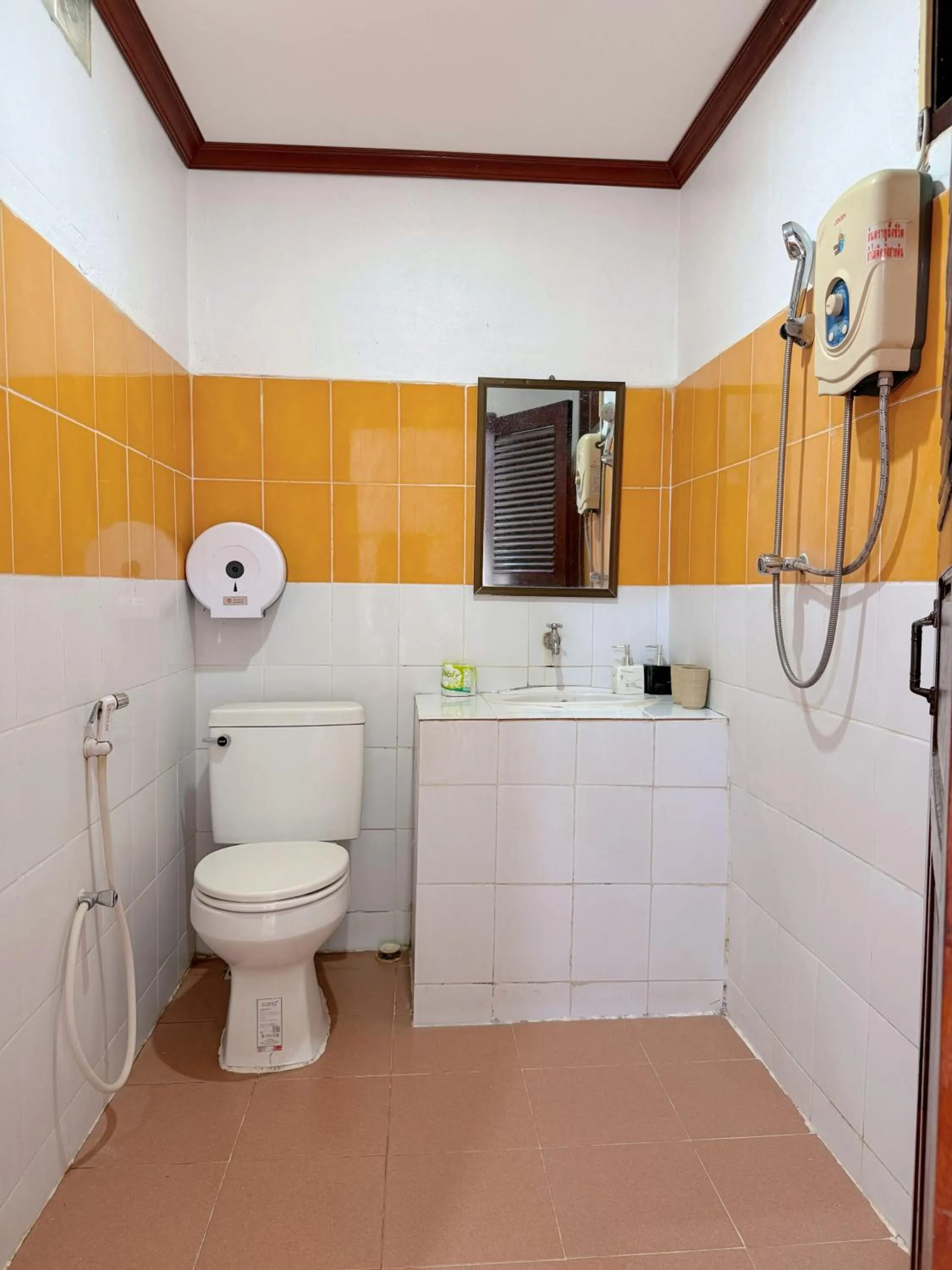 Shower in Vangvieng Sisavang Mountain View Hotel