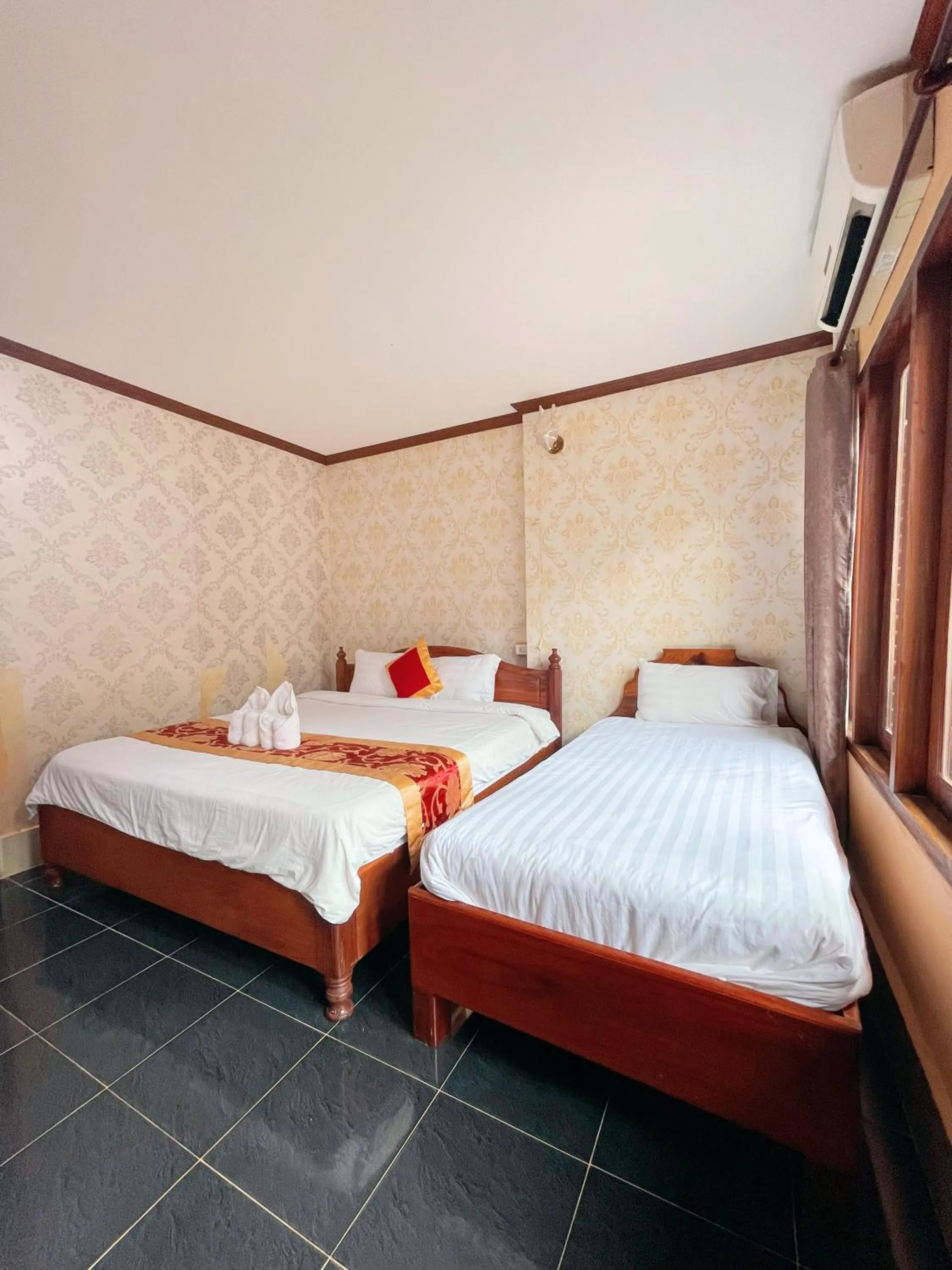 Bed in Vangvieng Sisavang Mountain View Hotel