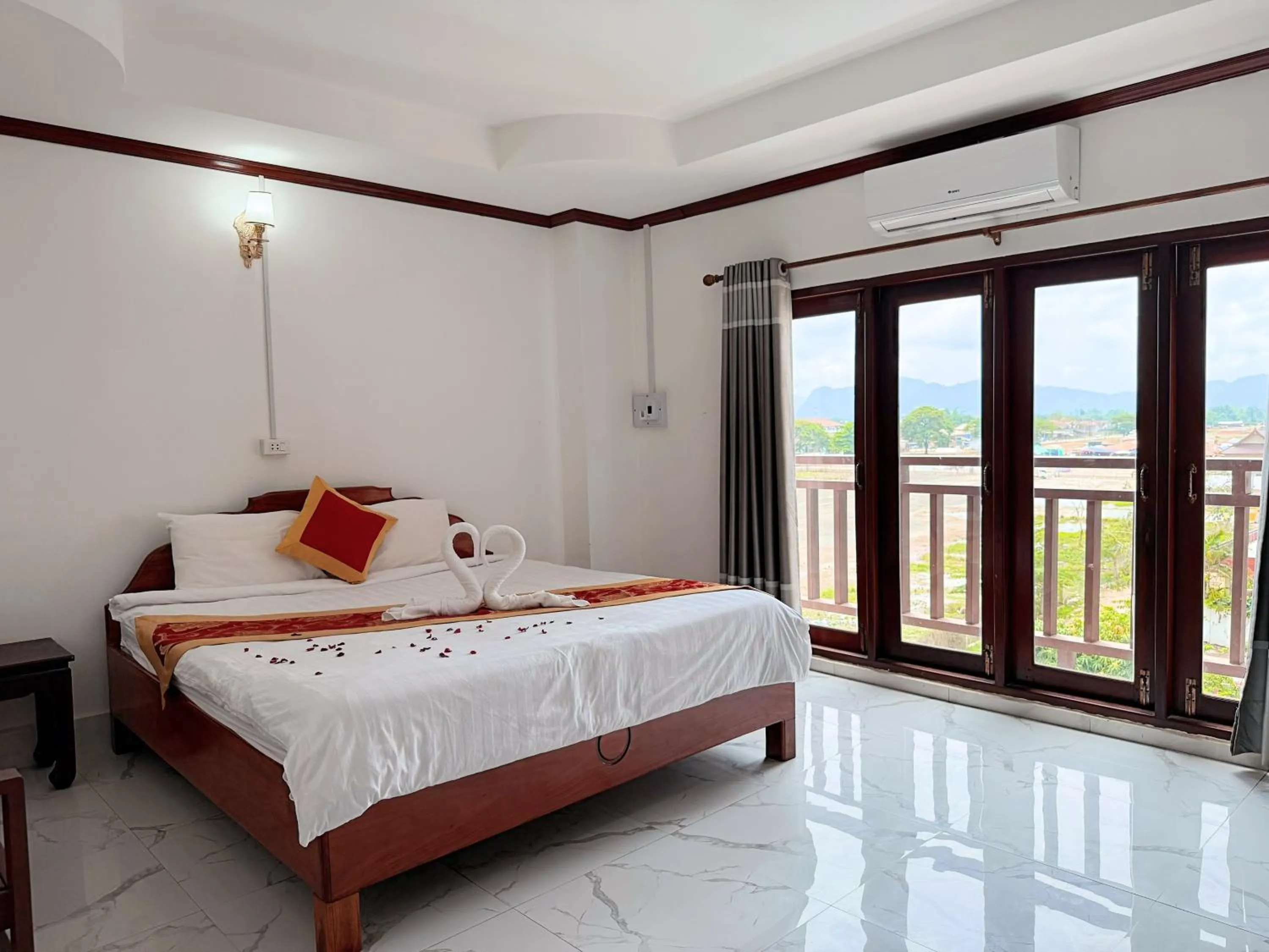 Bed in Vangvieng Sisavang Mountain View Hotel