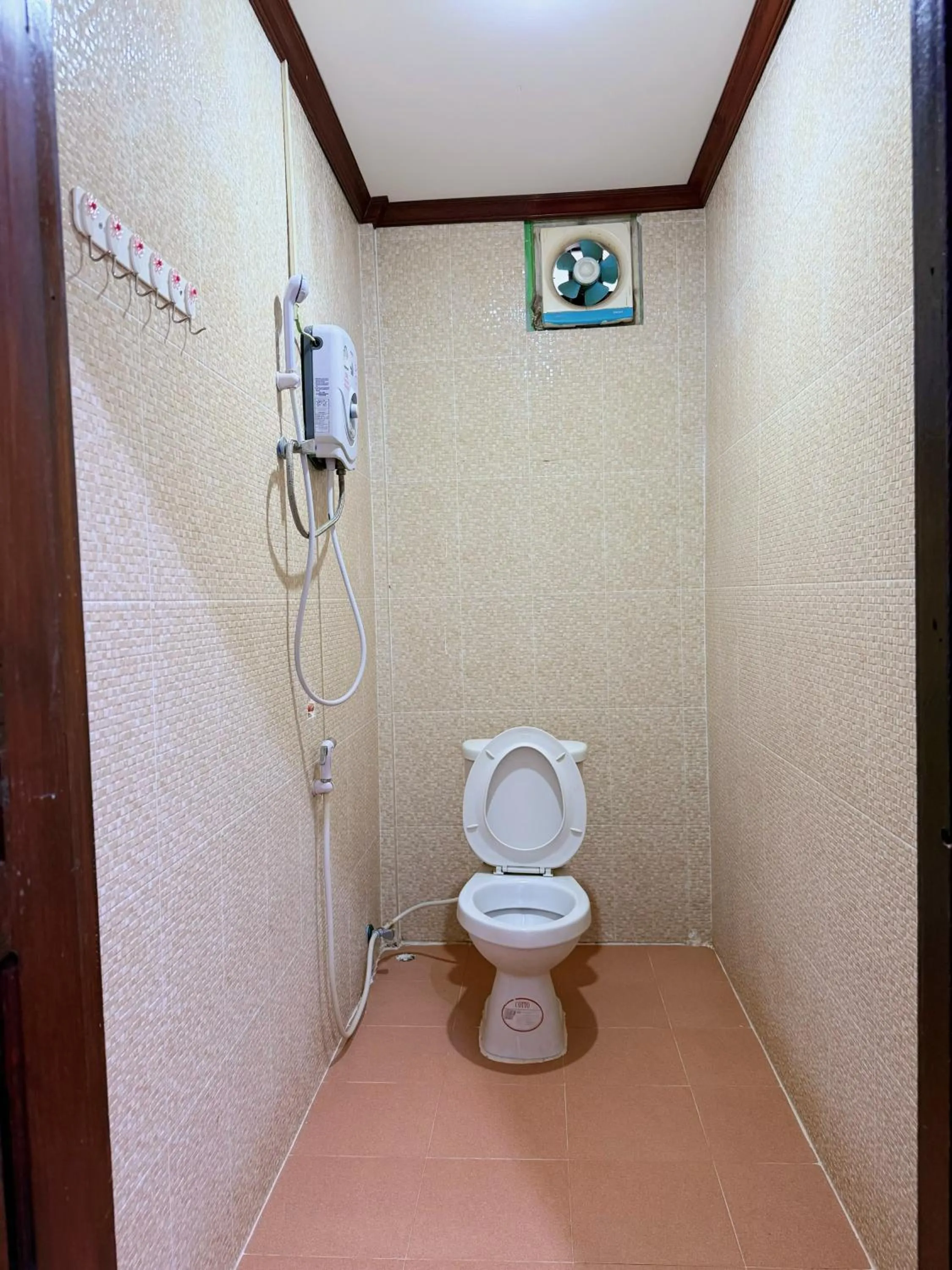 Toilet in Vangvieng Sisavang Mountain View Hotel