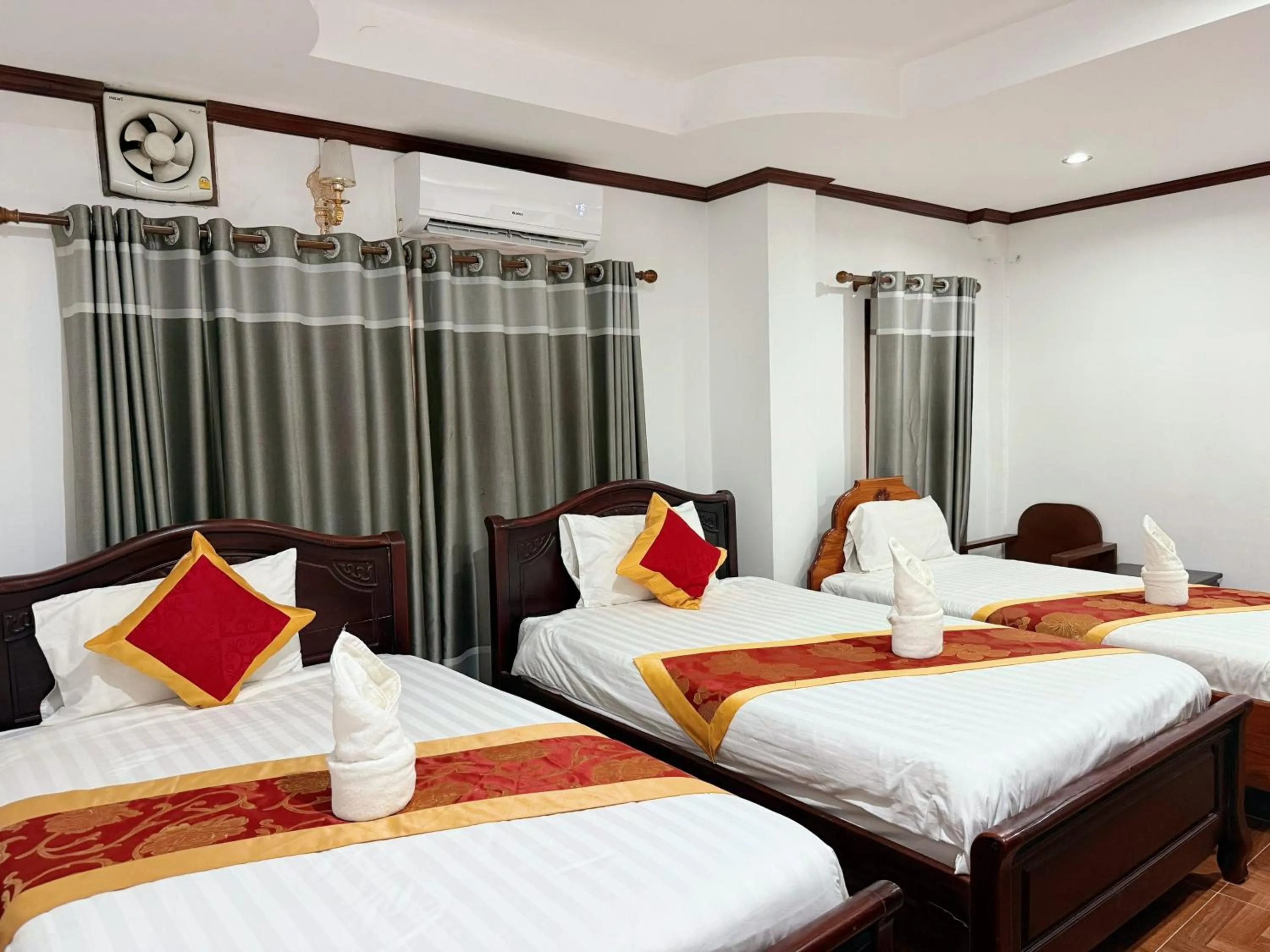 Bed in Vangvieng Sisavang Mountain View Hotel