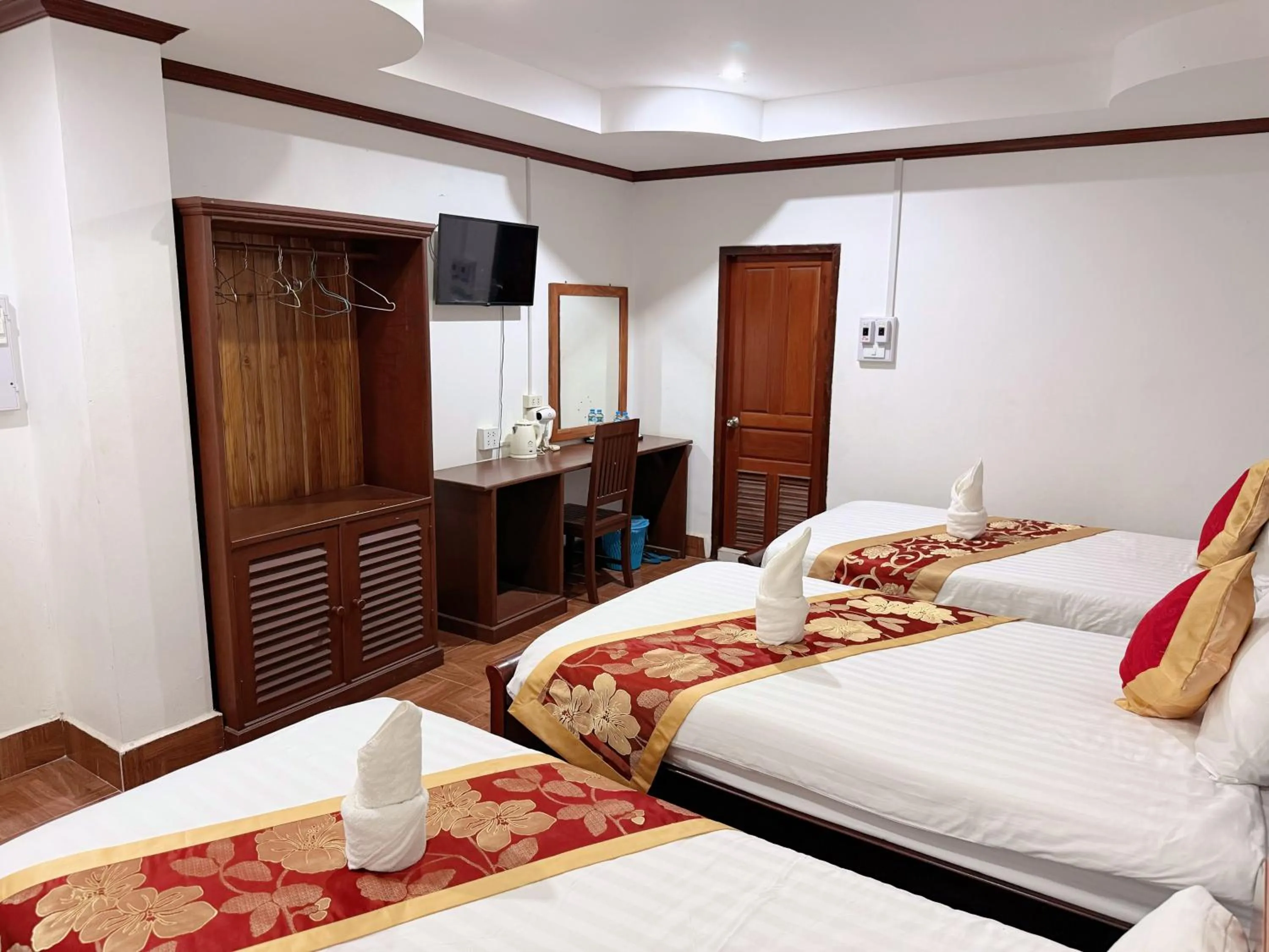 TV and multimedia, Bed in Vangvieng Sisavang Mountain View Hotel