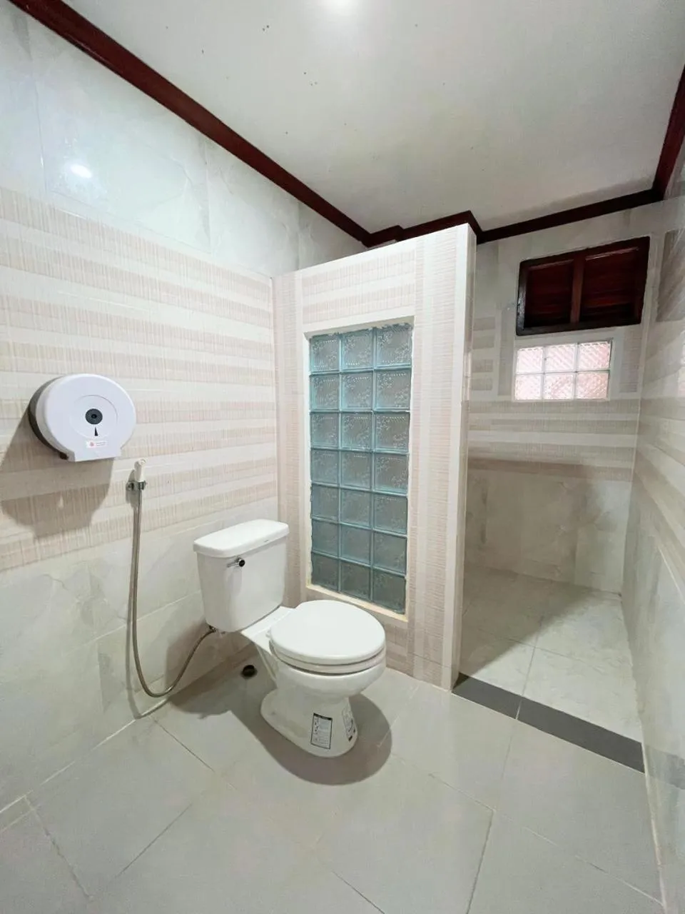 Shower in Vangvieng Sisavang Mountain View Hotel