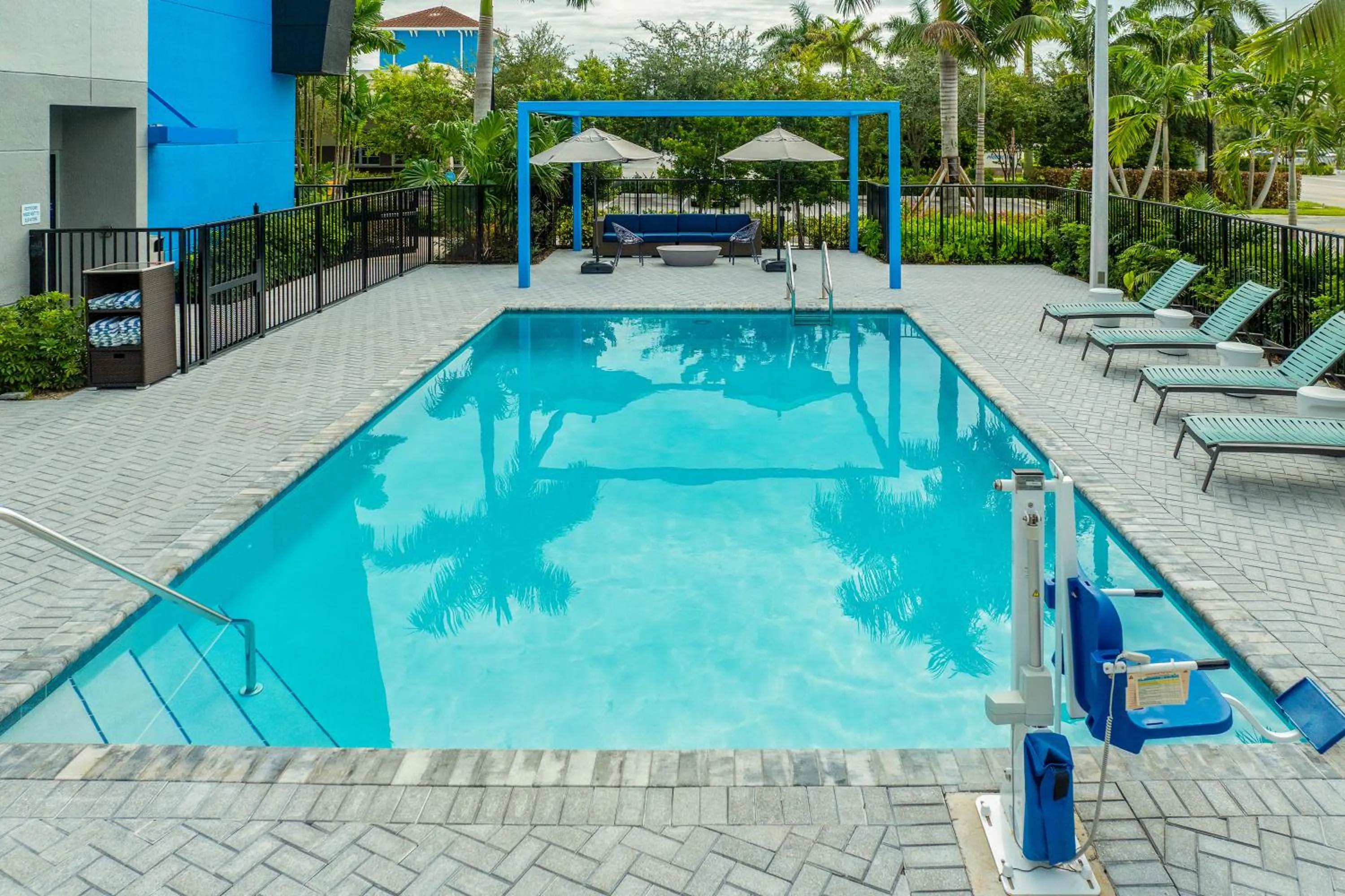 Swimming pool in Tru By Hilton Miramar