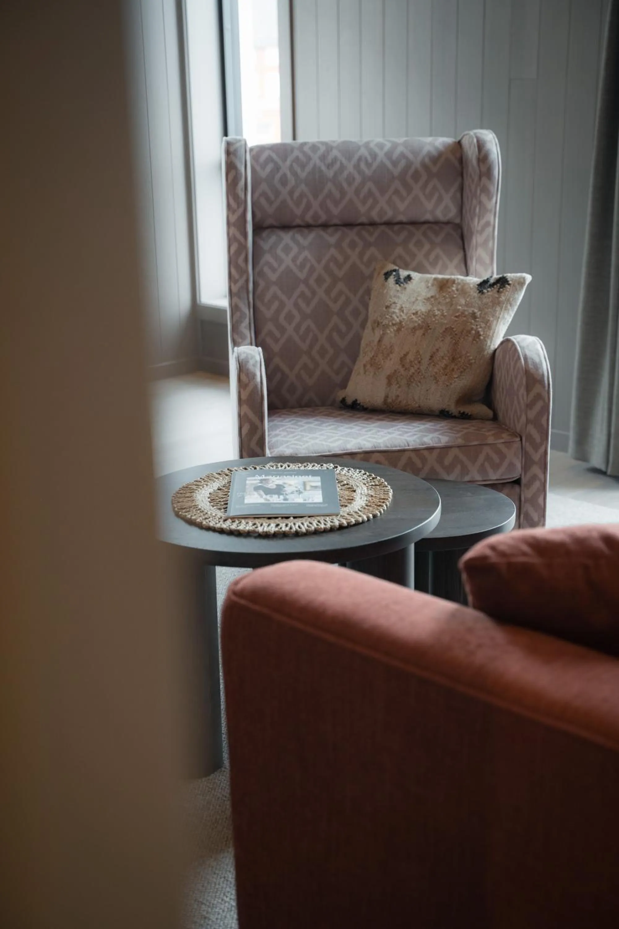 Seating area in Henningsvær Bryggehotell - by Classic Norway Hotels