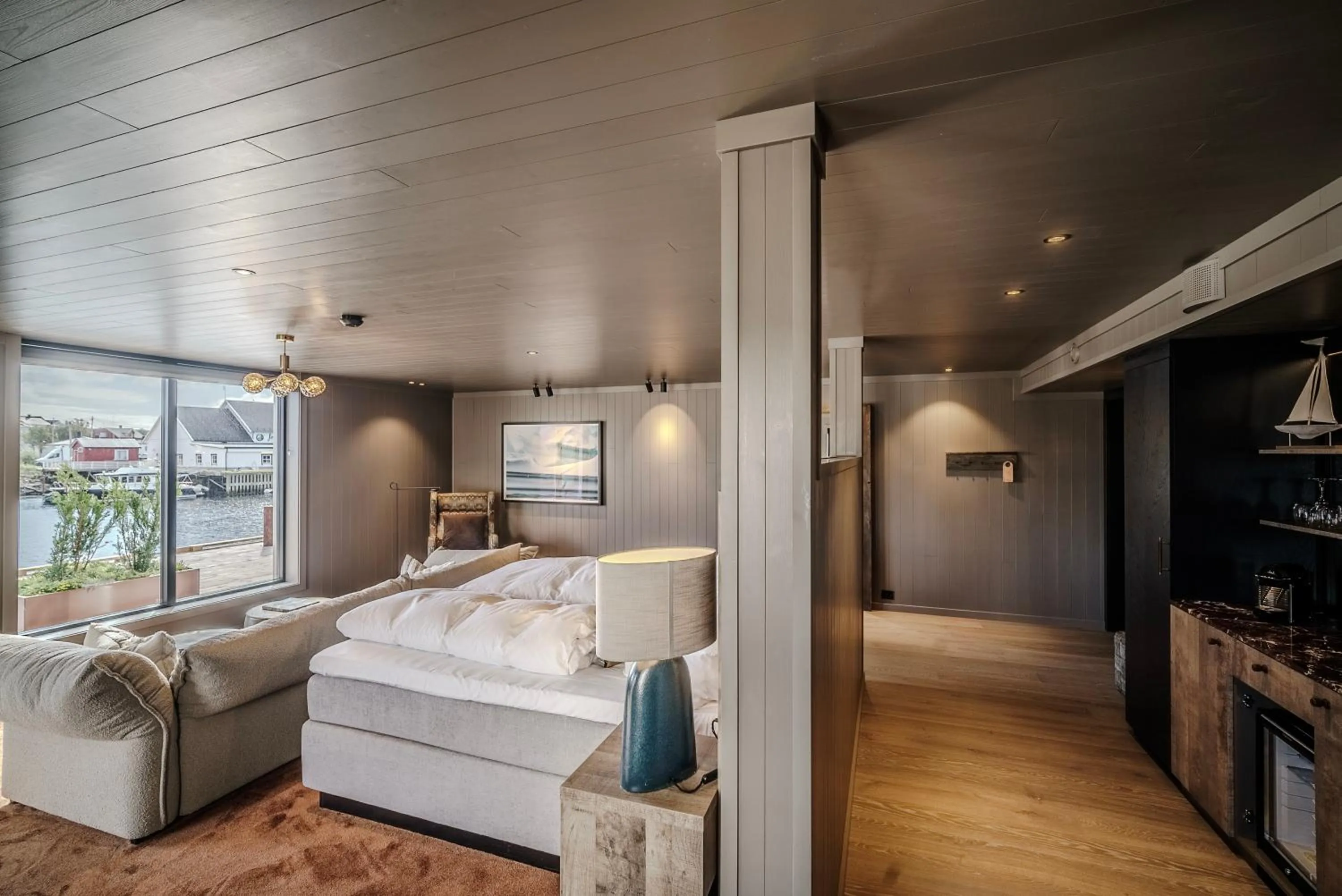 Living room, Bed in Henningsvær Bryggehotell - by Classic Norway Hotels