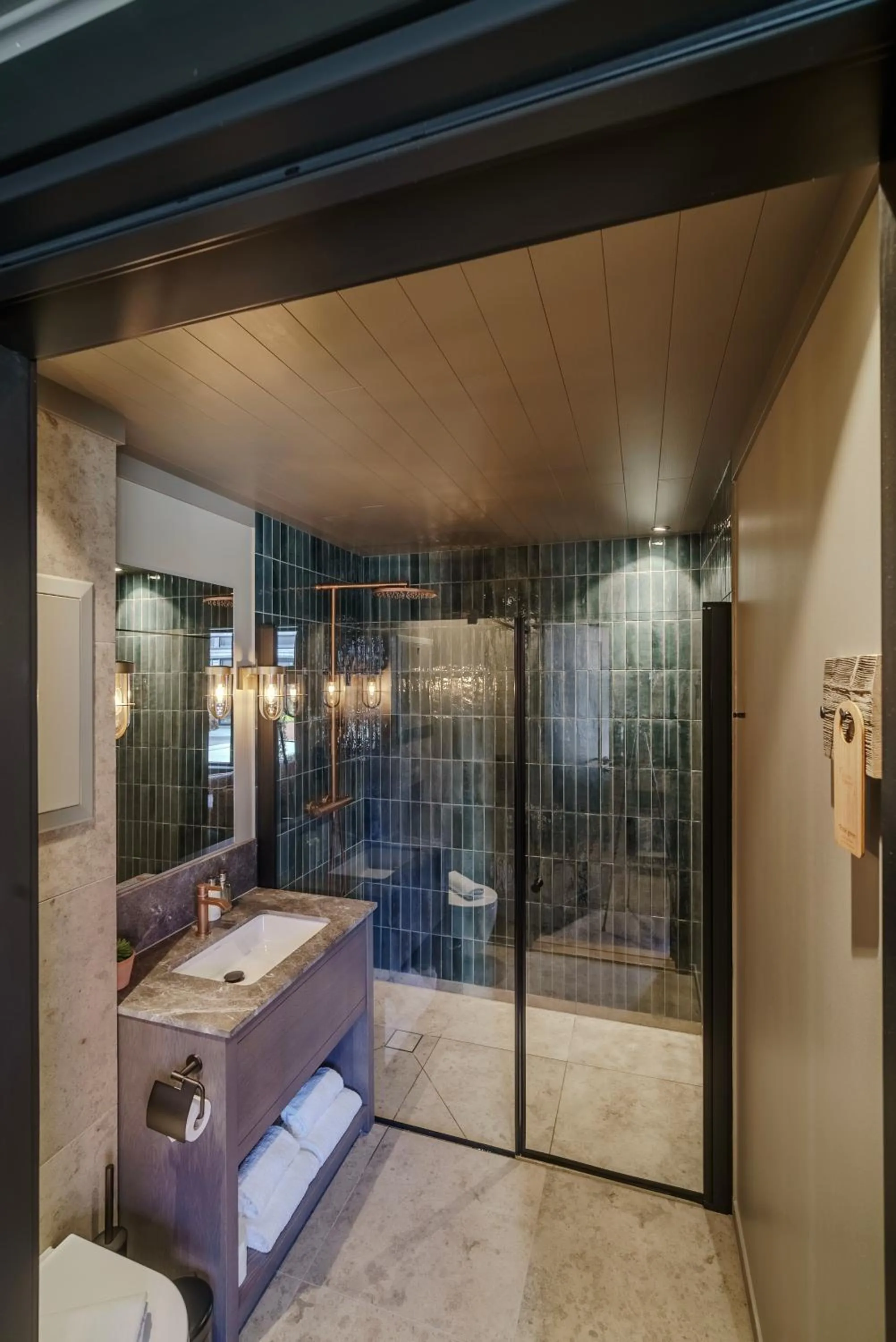 Bathroom, Bed in Henningsvær Bryggehotell - by Classic Norway Hotels