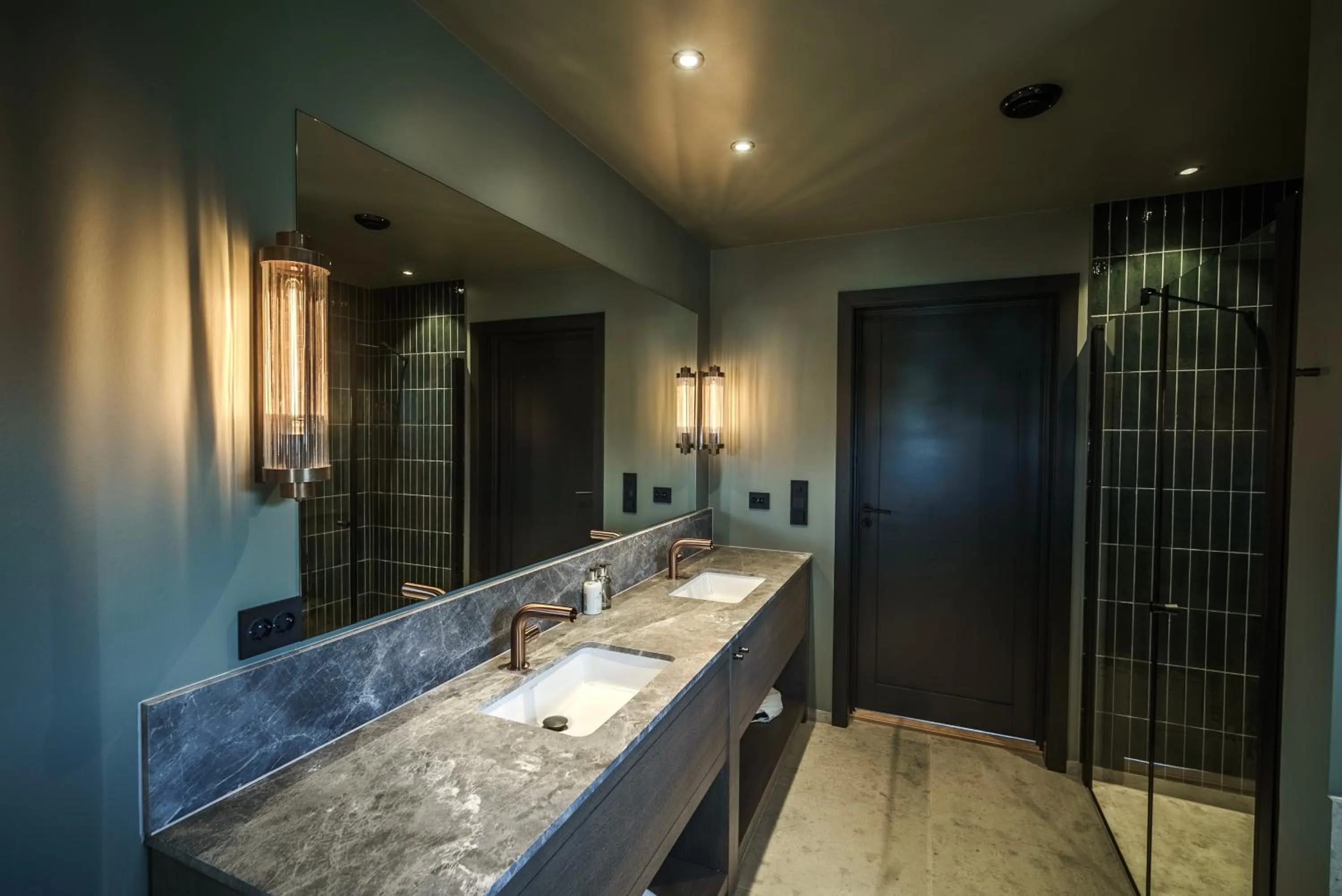 Bathroom in Henningsvær Bryggehotell - by Classic Norway Hotels