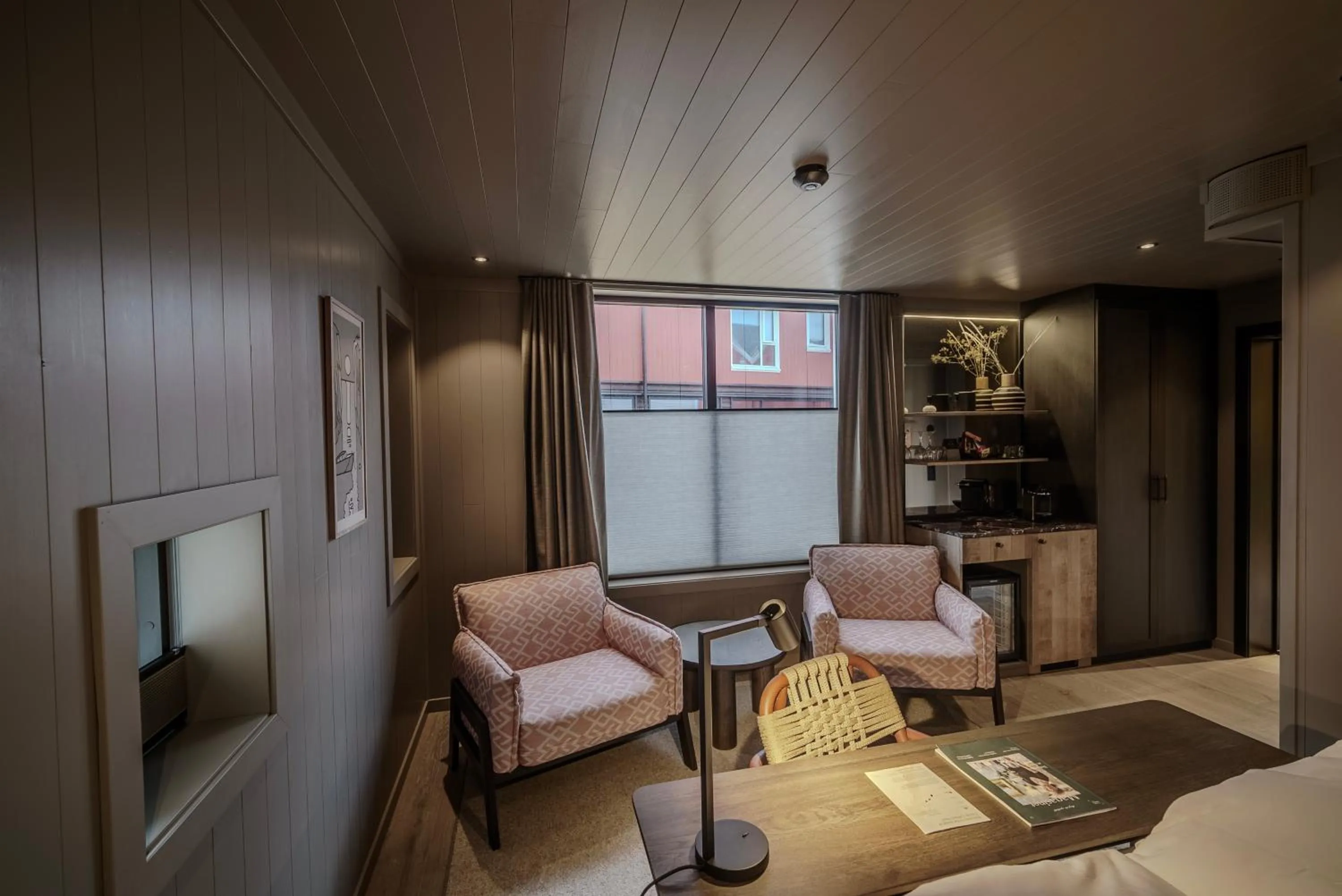 Seating area, Bed in Henningsvær Bryggehotell - by Classic Norway Hotels