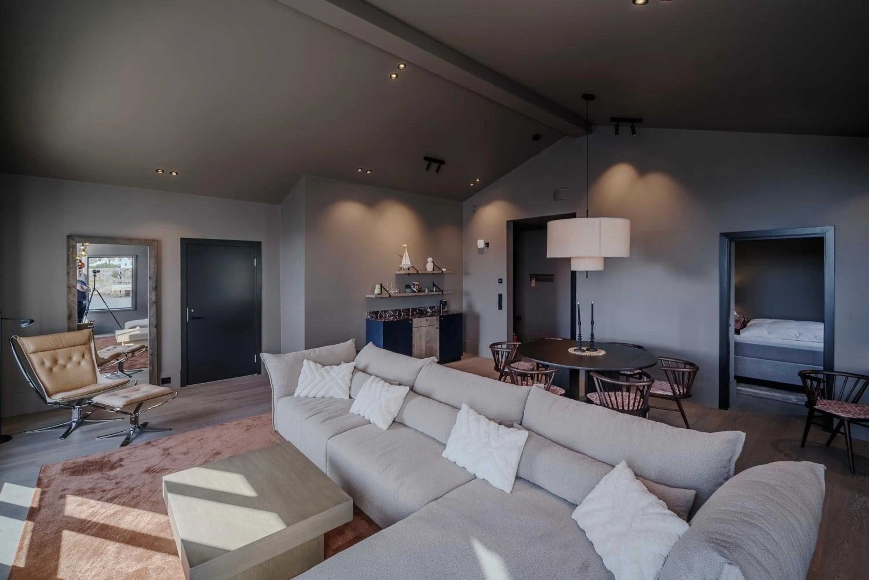 Seating area in Henningsvær Bryggehotell - by Classic Norway Hotels