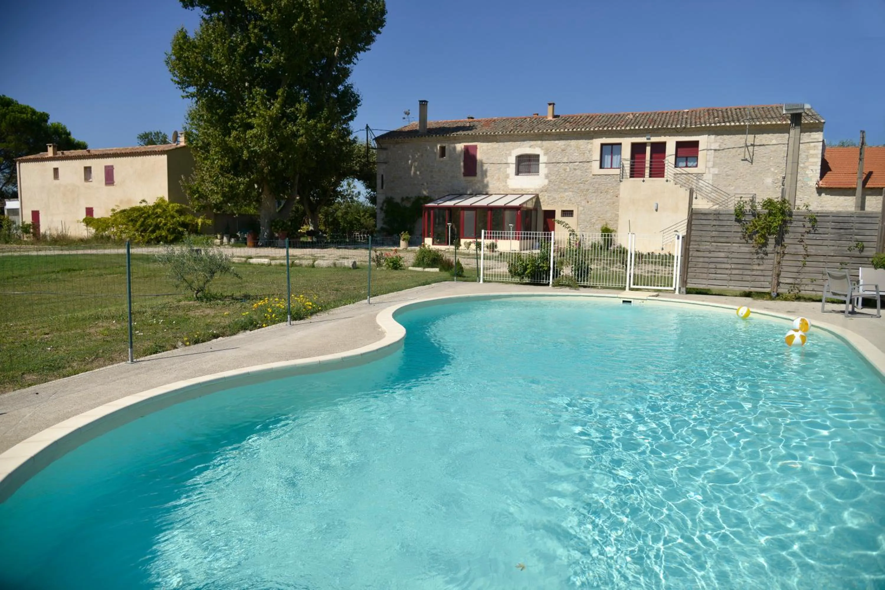 Property building in Les Chambres de Montplaisir