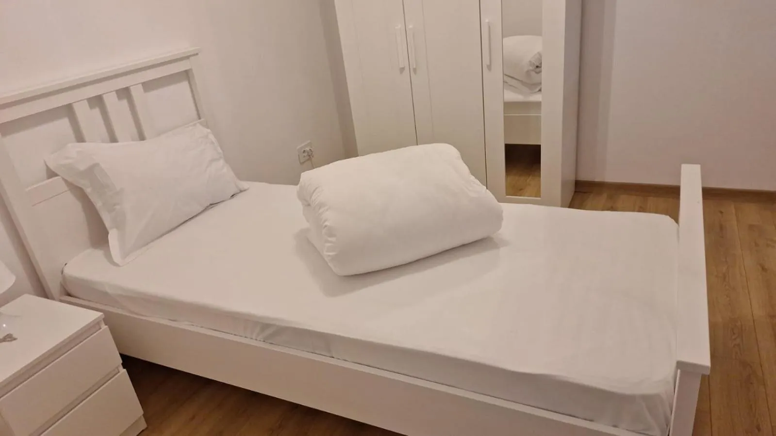 Bed in Sir Fundeni Hotel