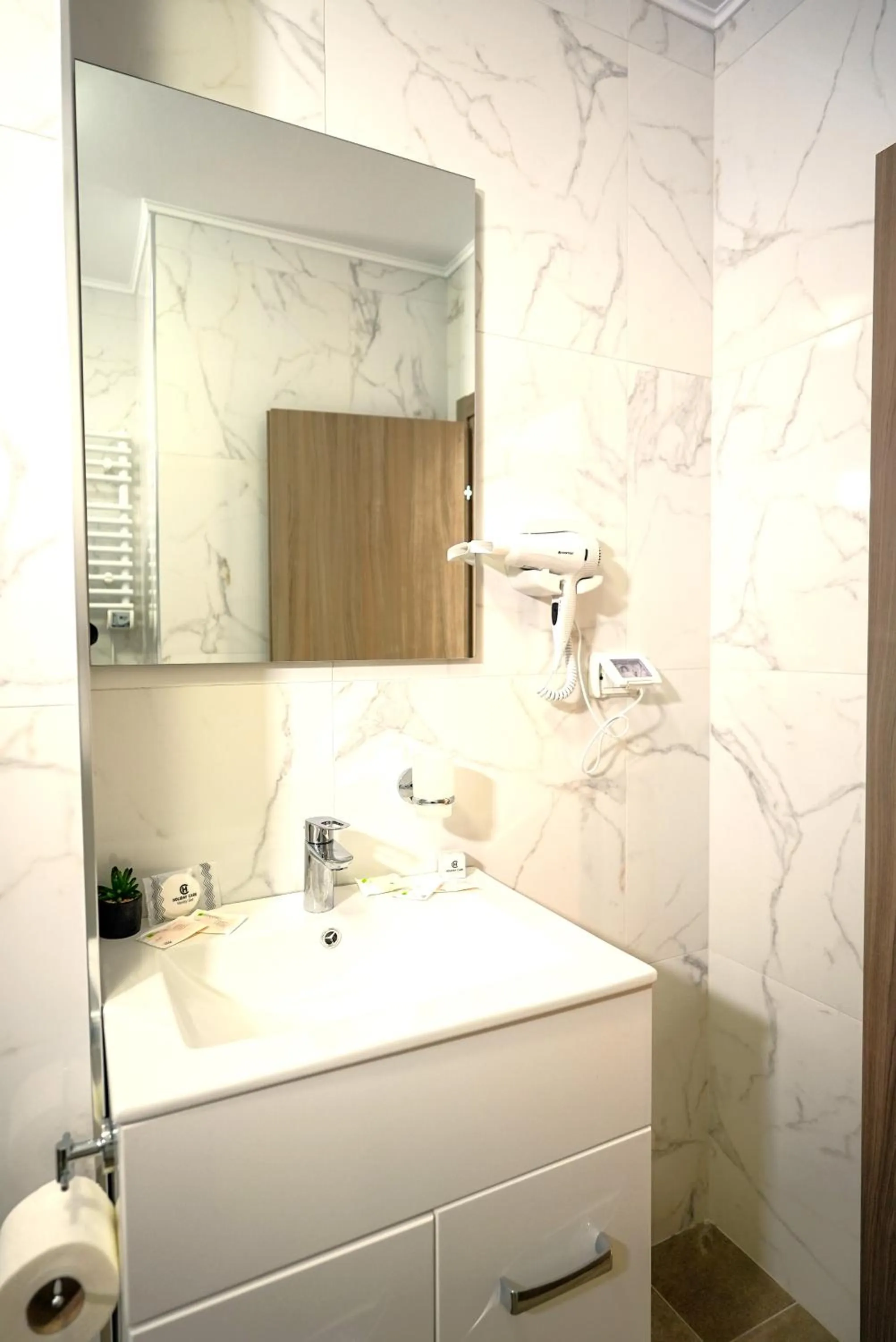 Shower in Sir Fundeni Hotel