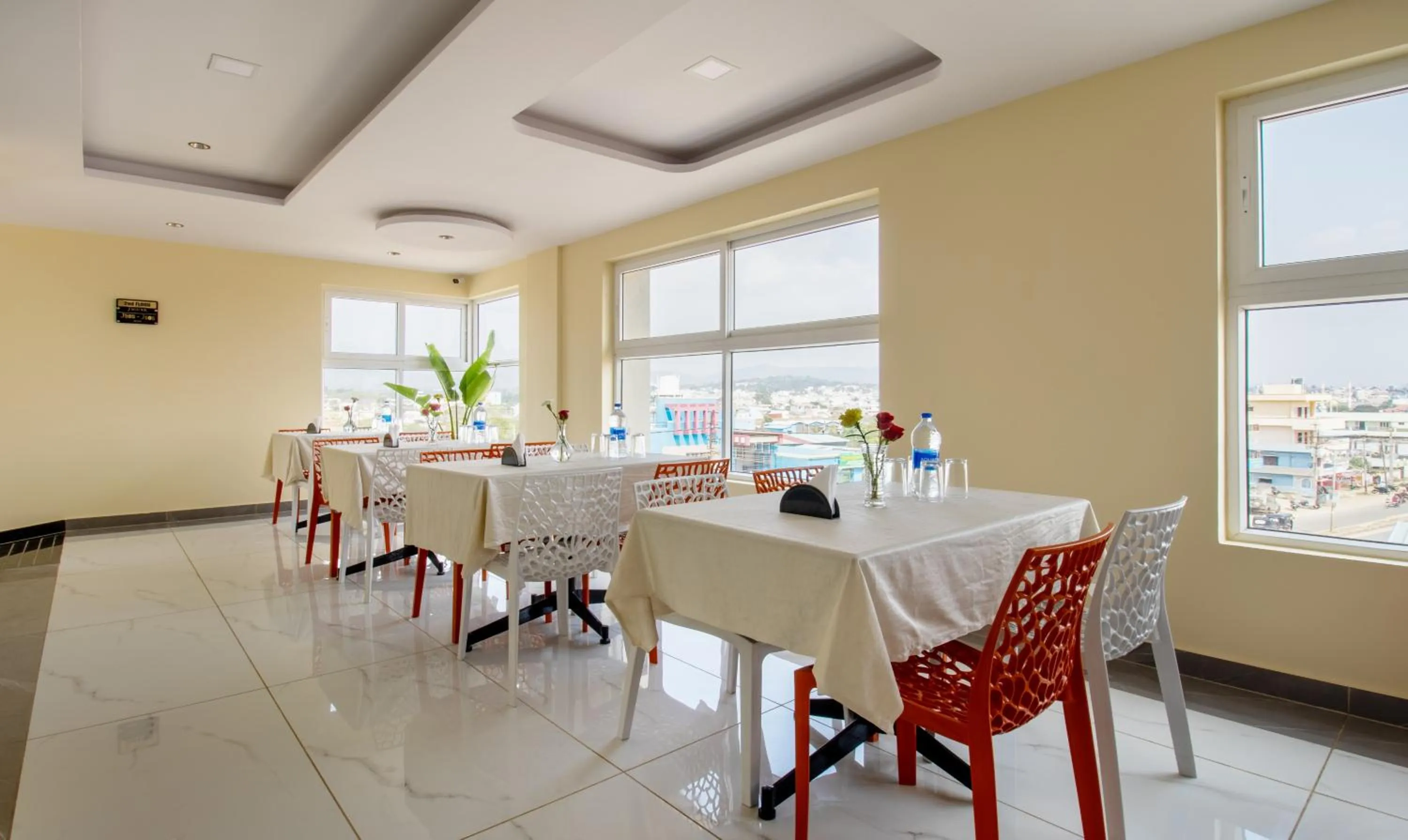 Restaurant/places to eat in Treebo Jaguar Comforts, 3 Kms From Mahatma Gandhi Park