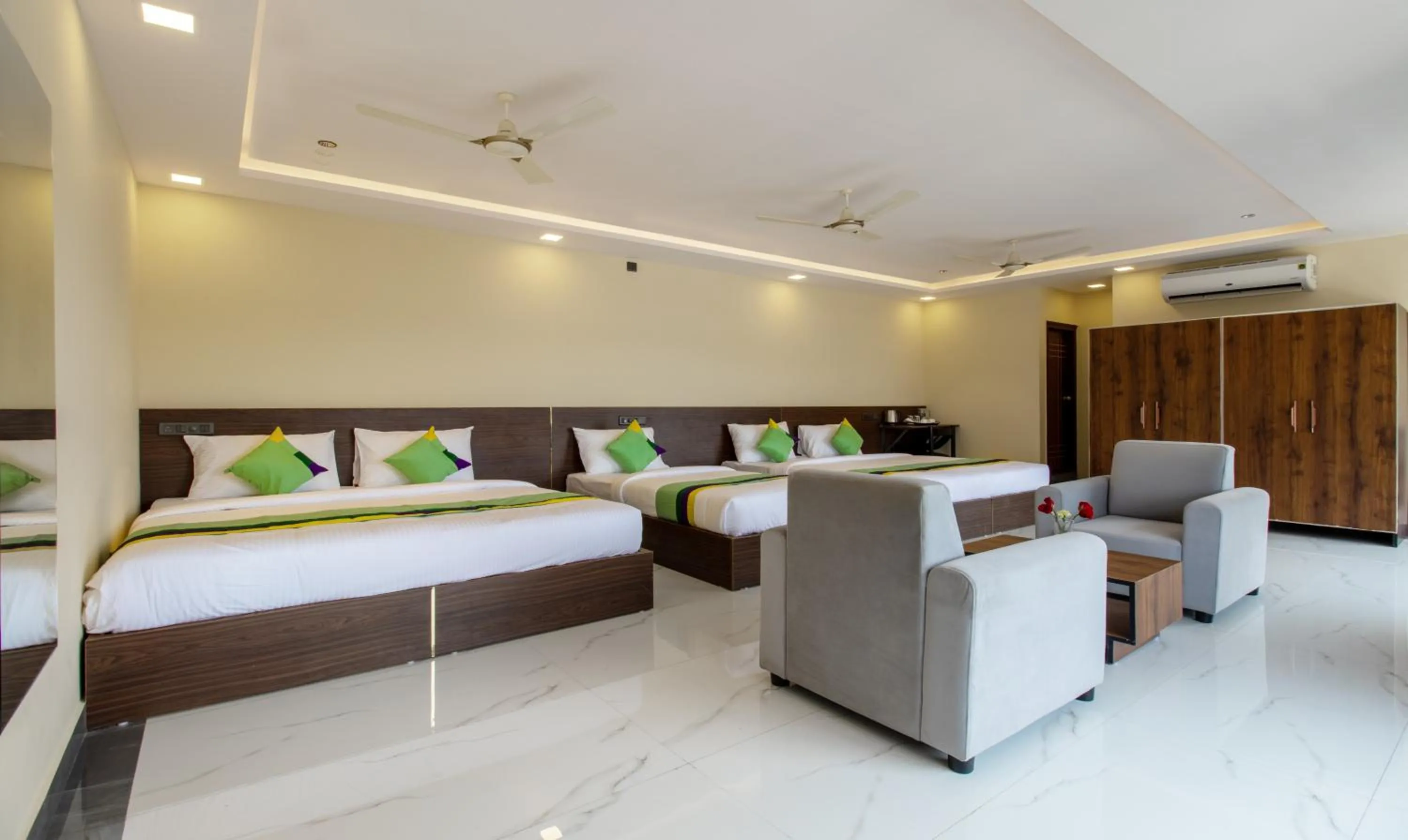 Bedroom, Bed in Treebo Jaguar Comforts, 3 Kms From Mahatma Gandhi Park