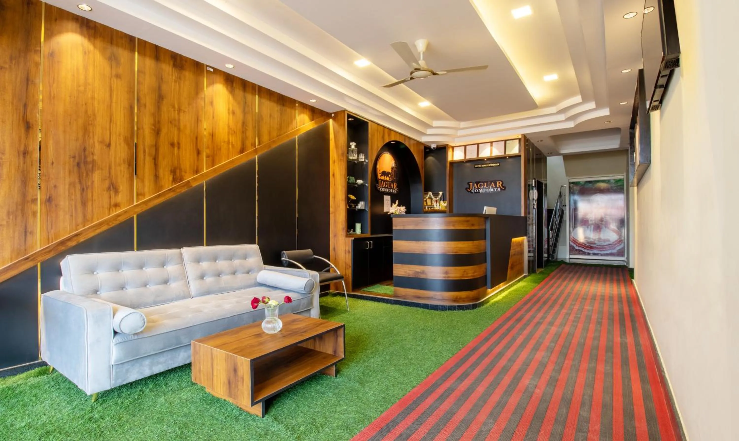 Lobby or reception in Treebo Jaguar Comforts, 3 Kms From Mahatma Gandhi Park
