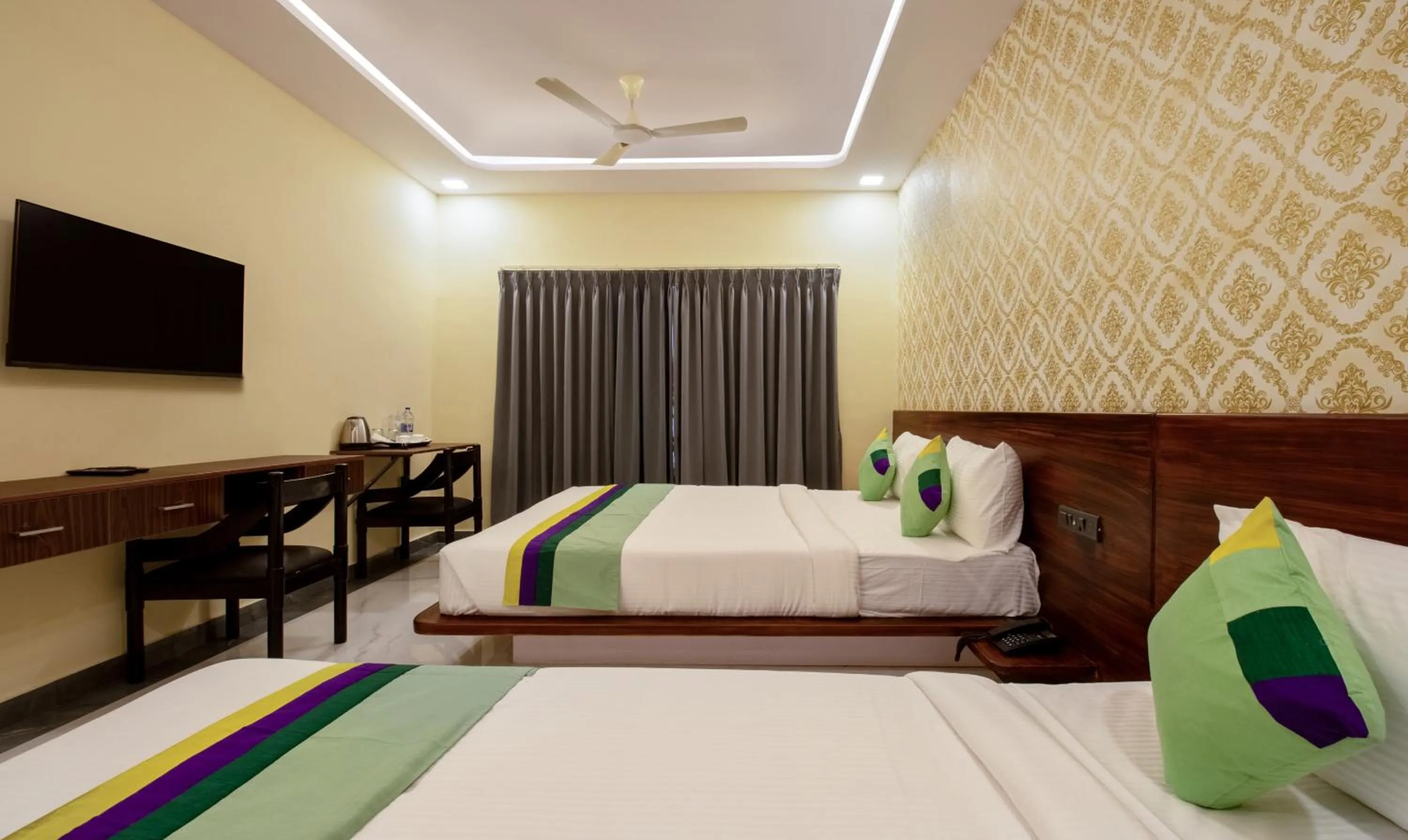 Bedroom, Bed in Treebo Jaguar Comforts, 3 Kms From Mahatma Gandhi Park