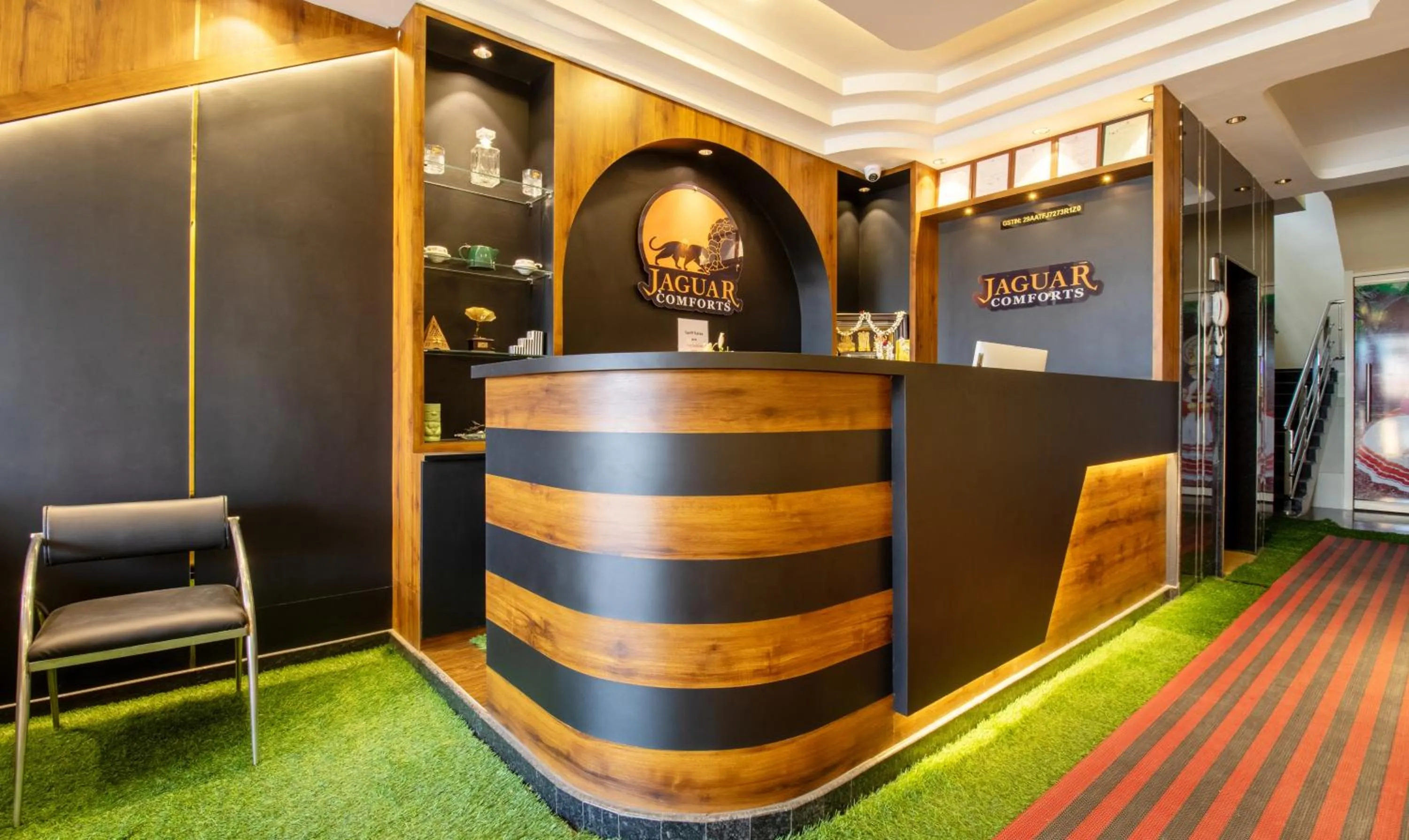 Lobby or reception in Treebo Jaguar Comforts, 3 Kms From Mahatma Gandhi Park