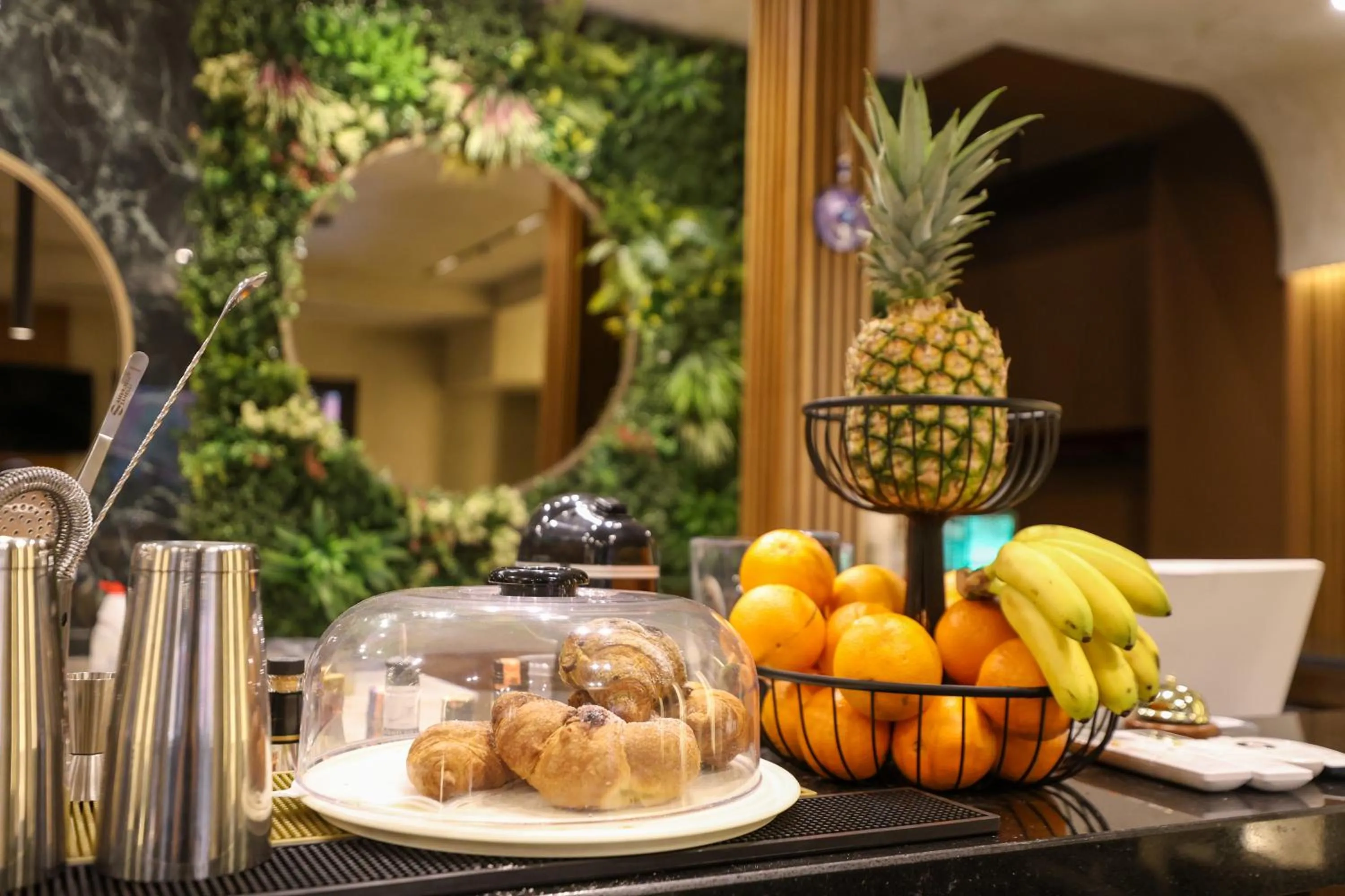 Food and drinks in Garden Boutique Hotel