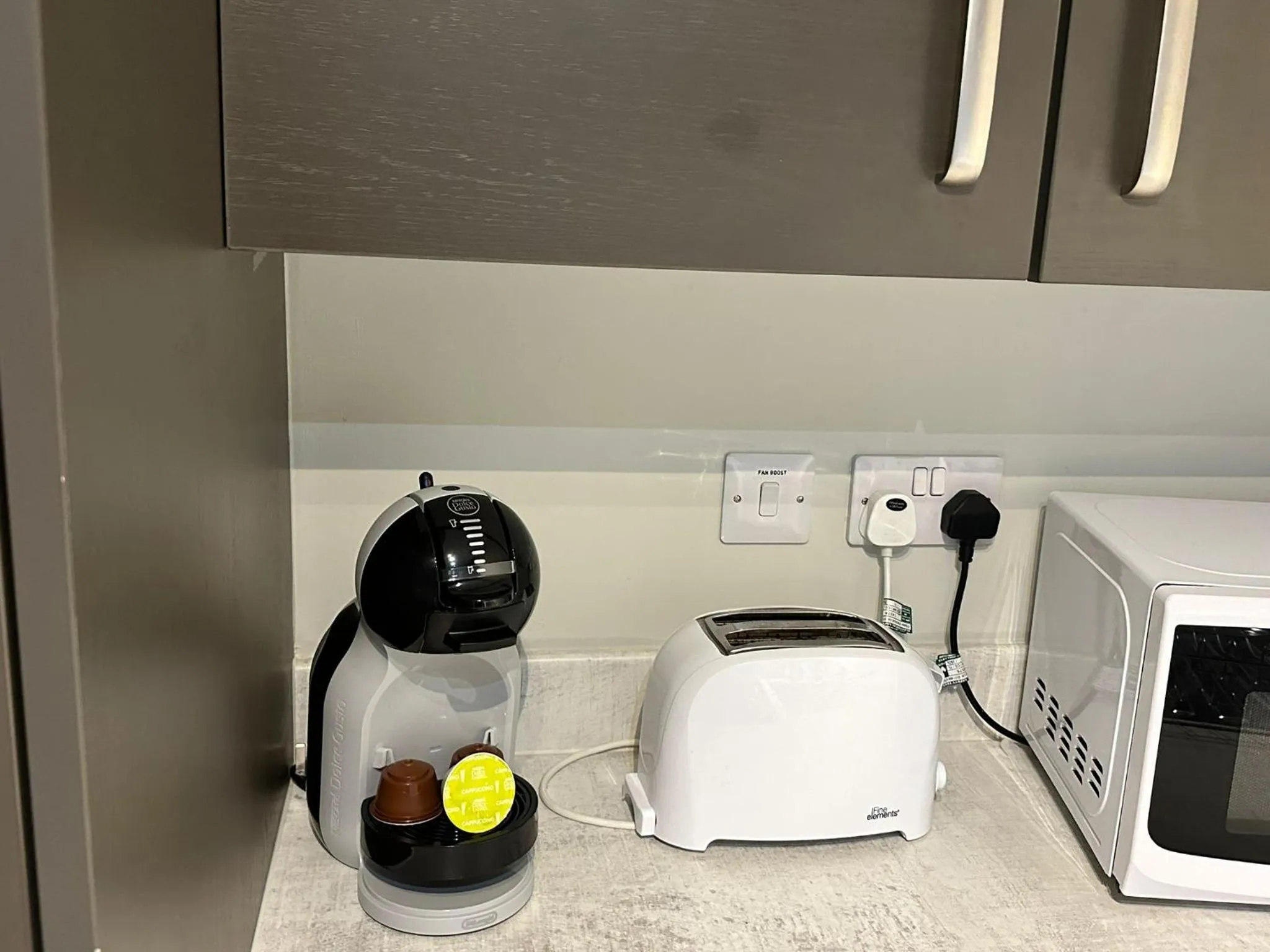 Coffee/tea facilities in Adelphi Wharf Apartments by Beehosting