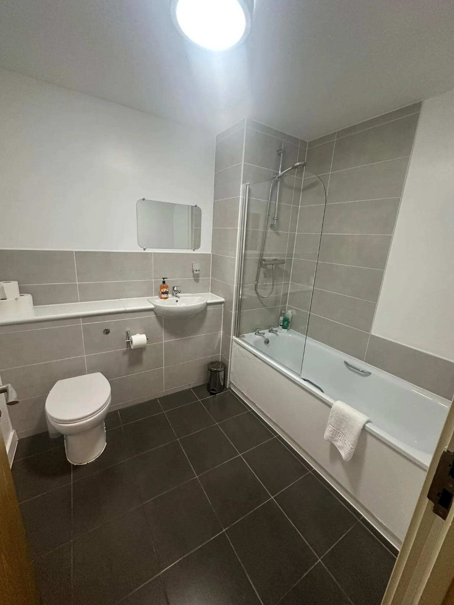 Shower in Adelphi Wharf Apartments by Beehosting