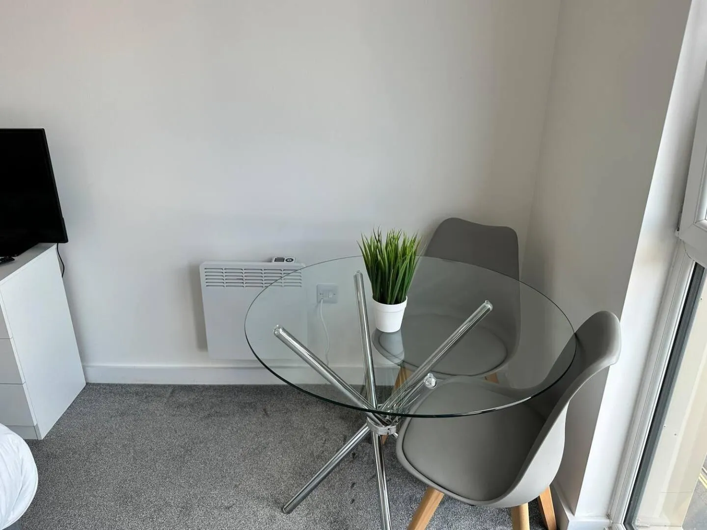 Living room in Adelphi Wharf Apartments by Beehosting